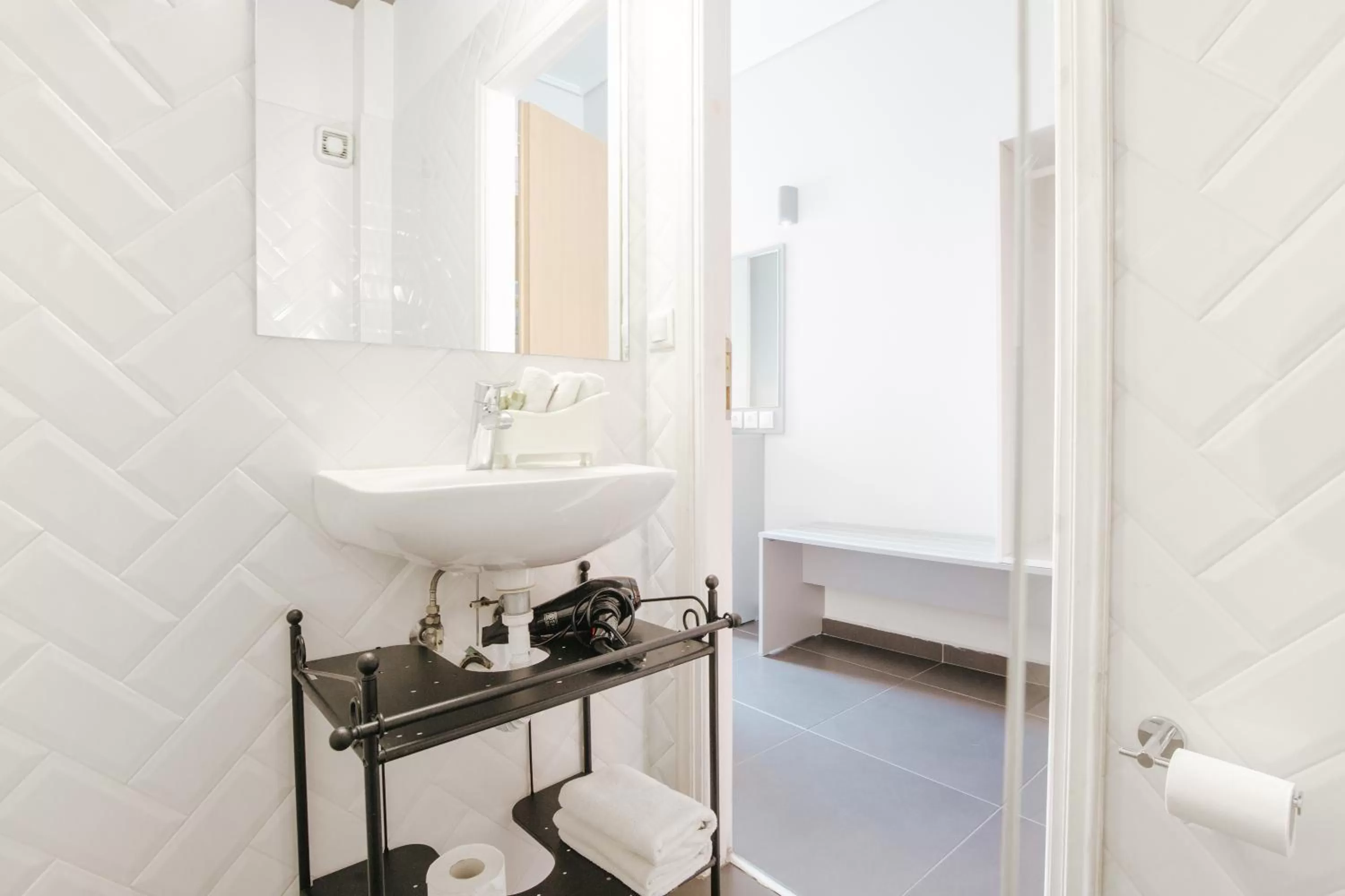 Bathroom in Athens Studios