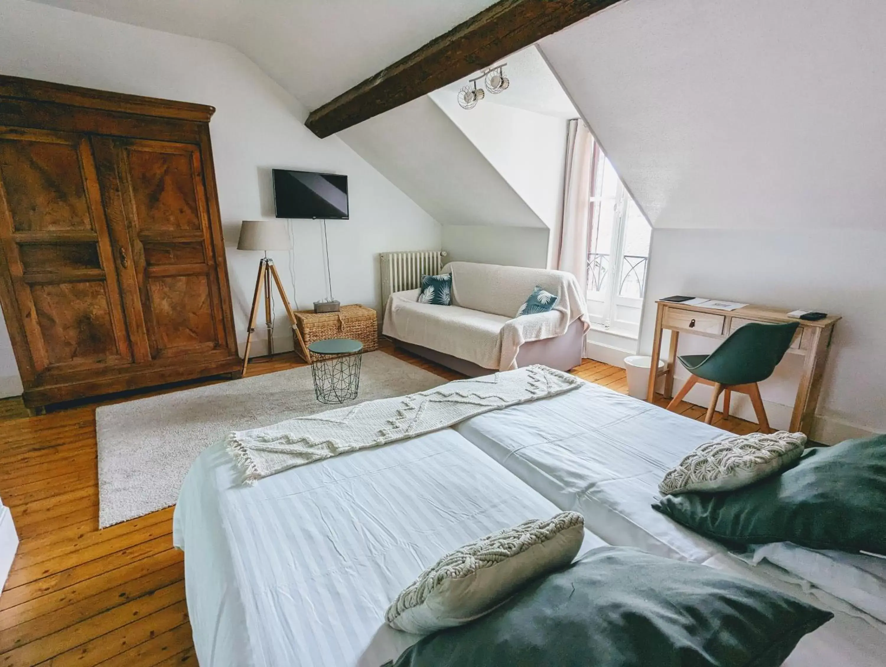 Communal lounge/ TV room, Bed in Logis Hotel La Tourelle du Beffroi