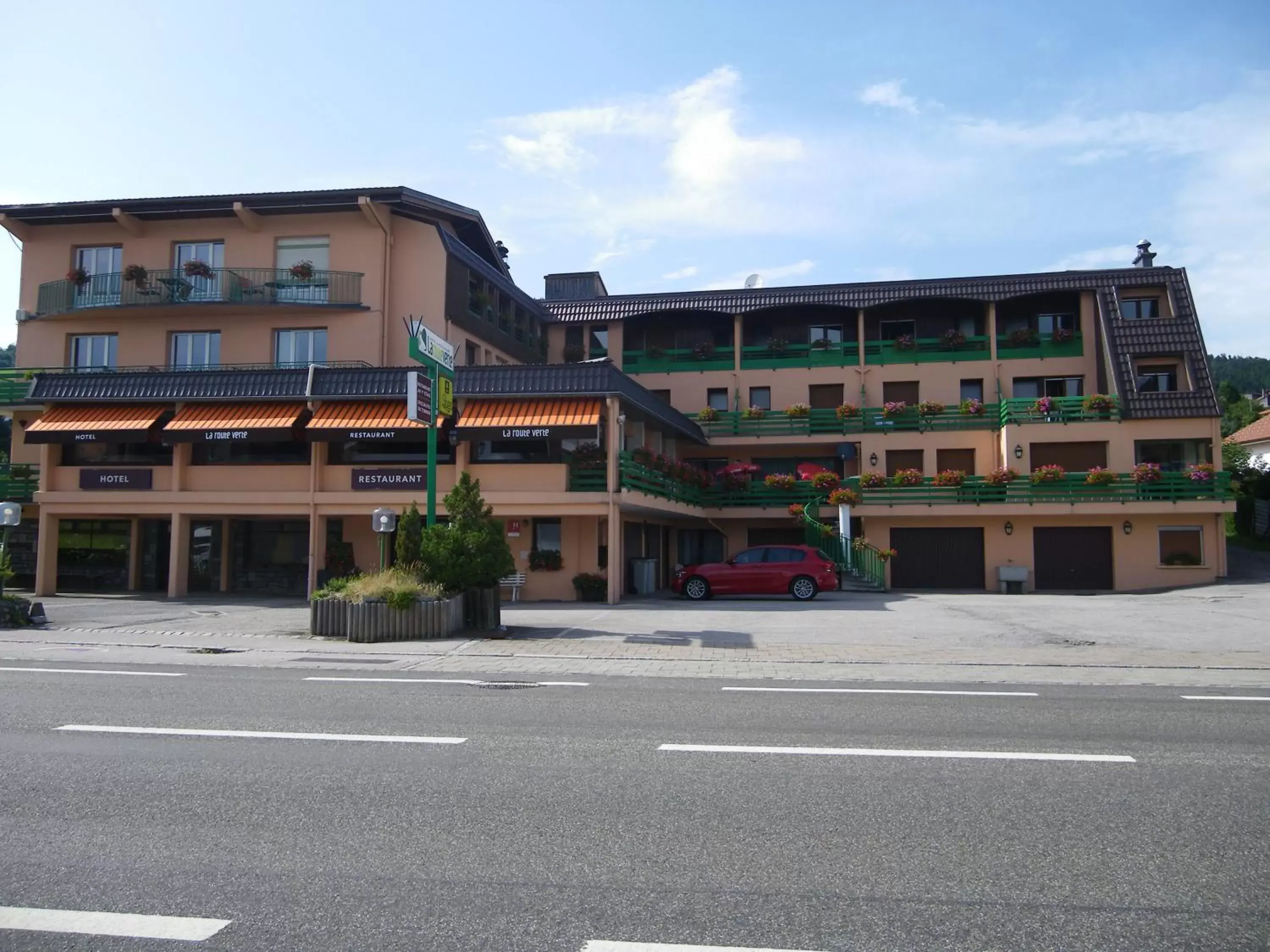 Facade/entrance, Property Building in Hotel De La Route Verte