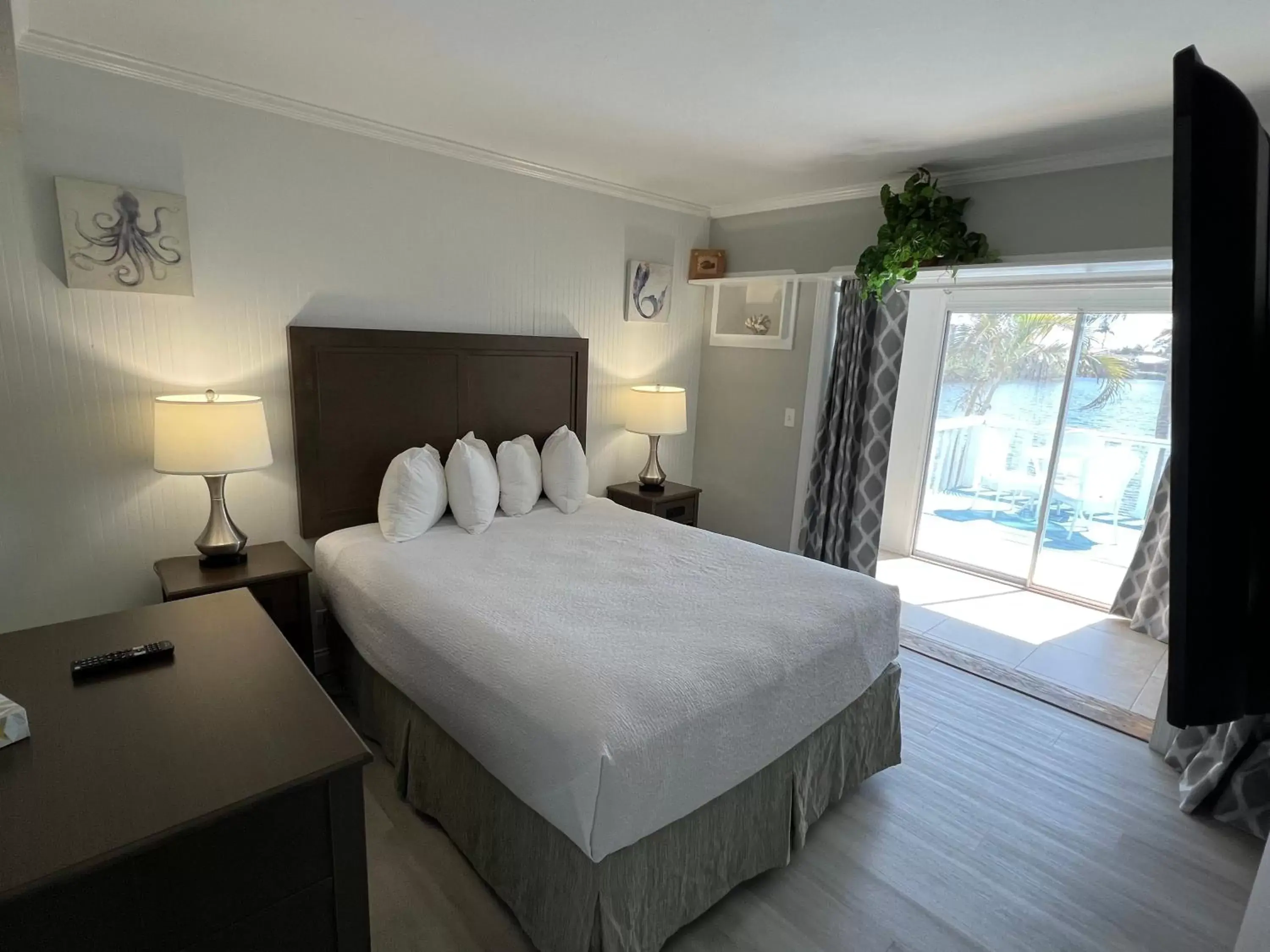 Bed in Marco Island Lakeside Inn