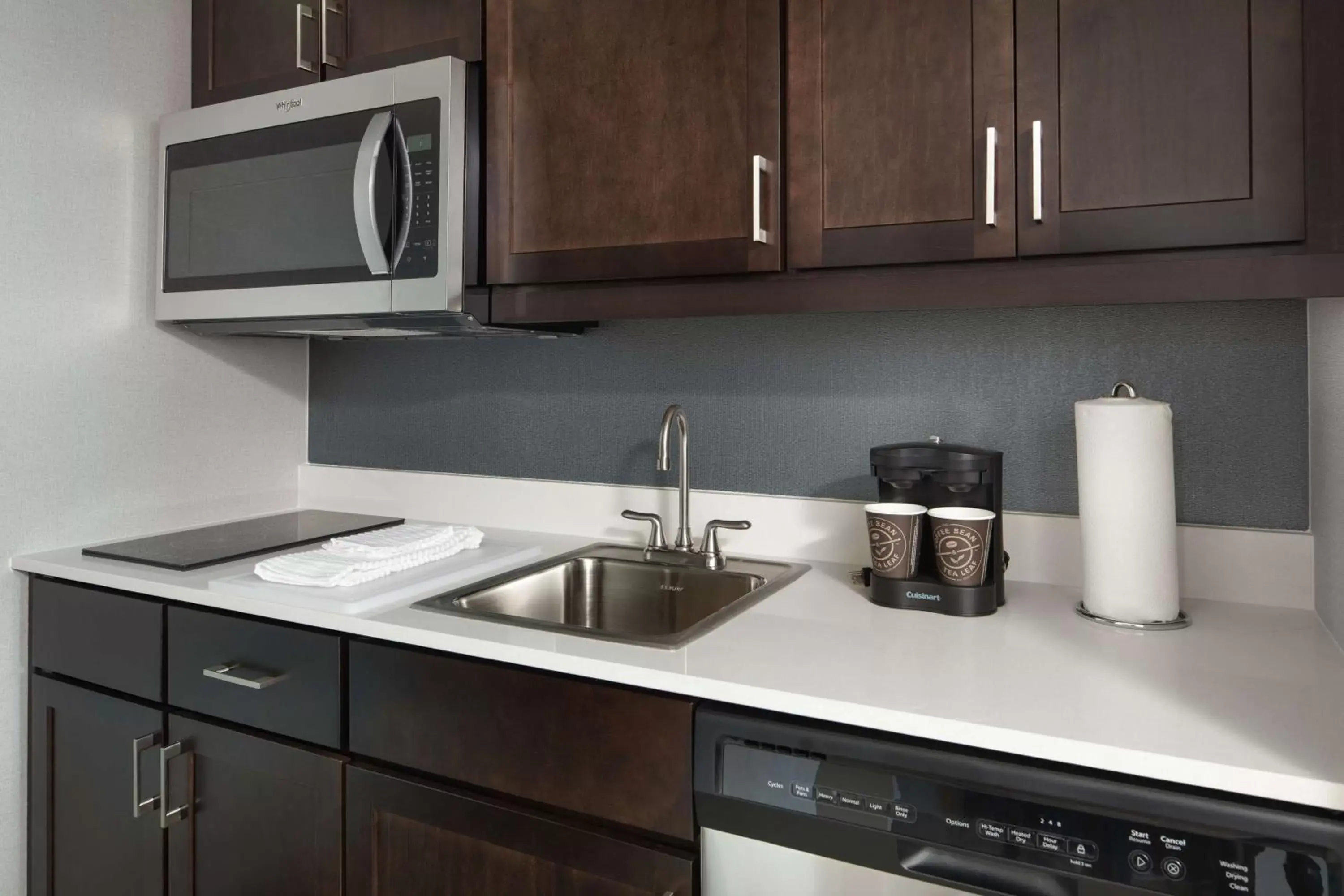 Kitchen or kitchenette, Kitchen/Kitchenette in Homewood Suites By Hilton Teaneck Glenpointe