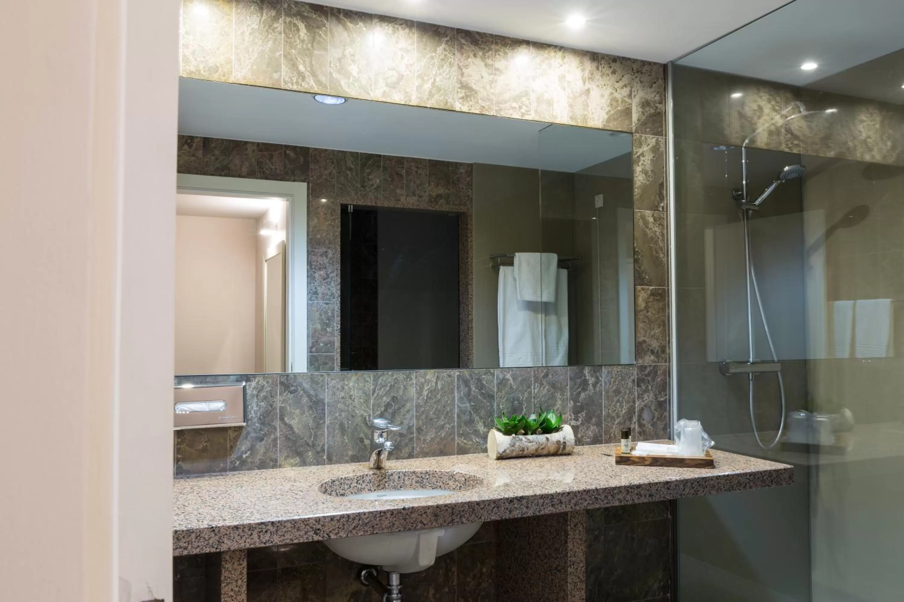 Shower in Pousada de Bragança - Sao Bartolomeu