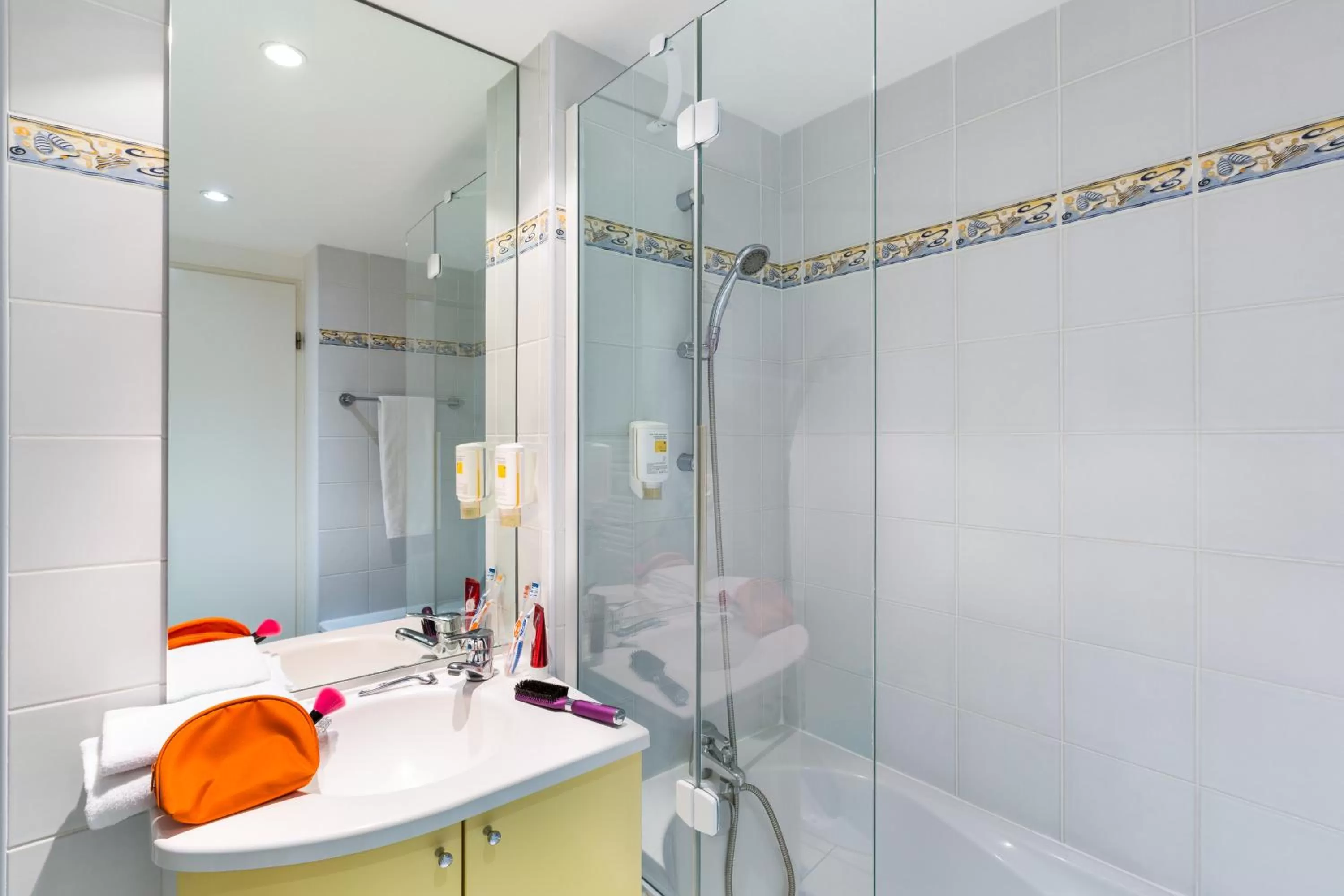 Bathroom in Aparthotel Adagio Access Rennes Centre