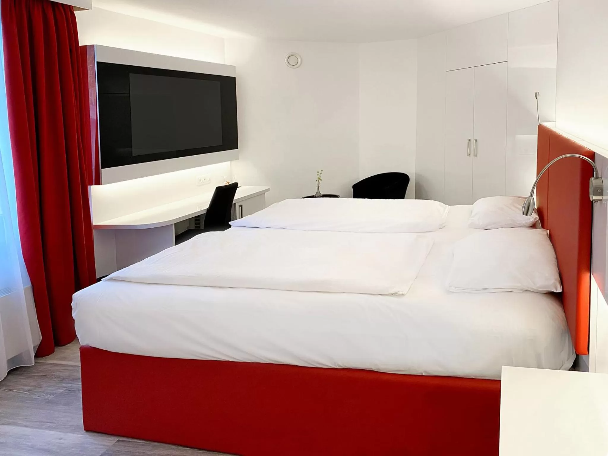 Large Double Room in DORMERO Hotel Düsseldorf