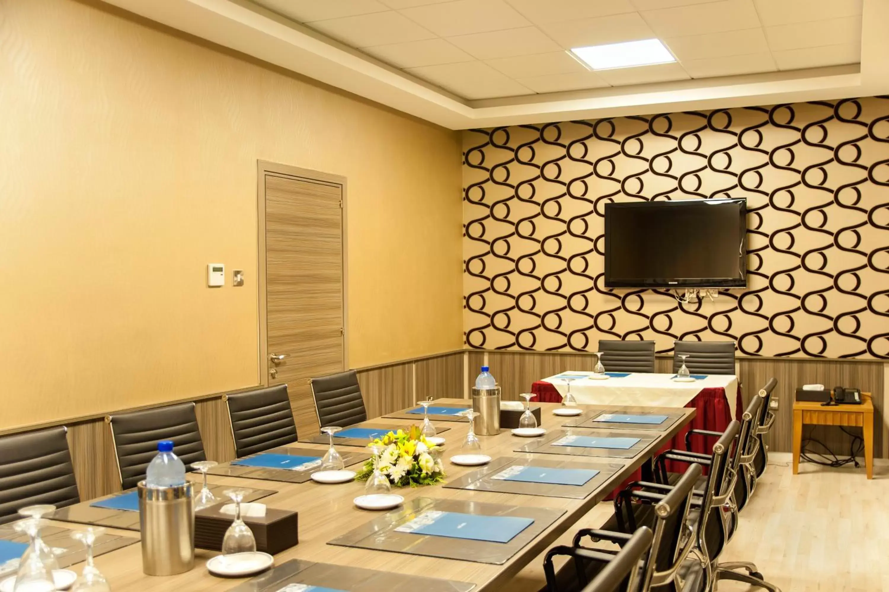 Meeting/conference room, Restaurant/Places to Eat in Ajax Hotel