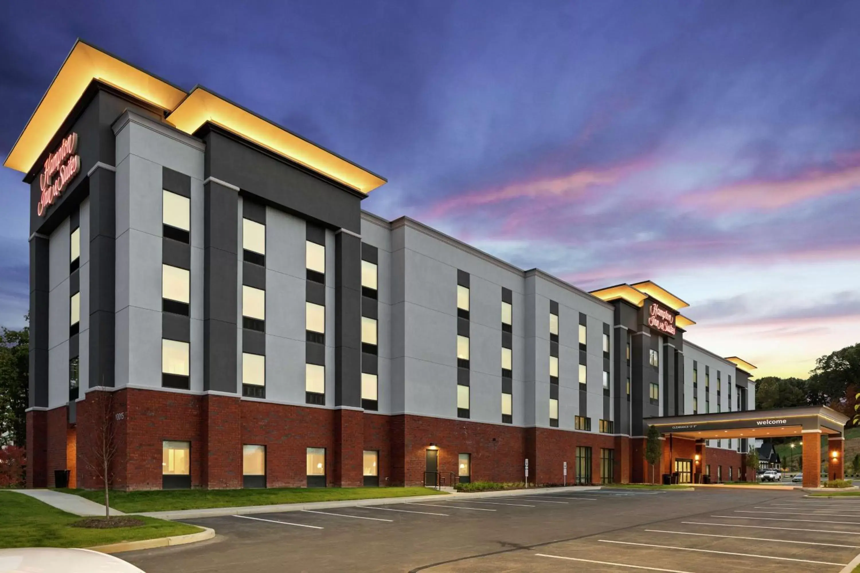 Property Building in Hampton Inn & Suites Cranberry Township/Mars