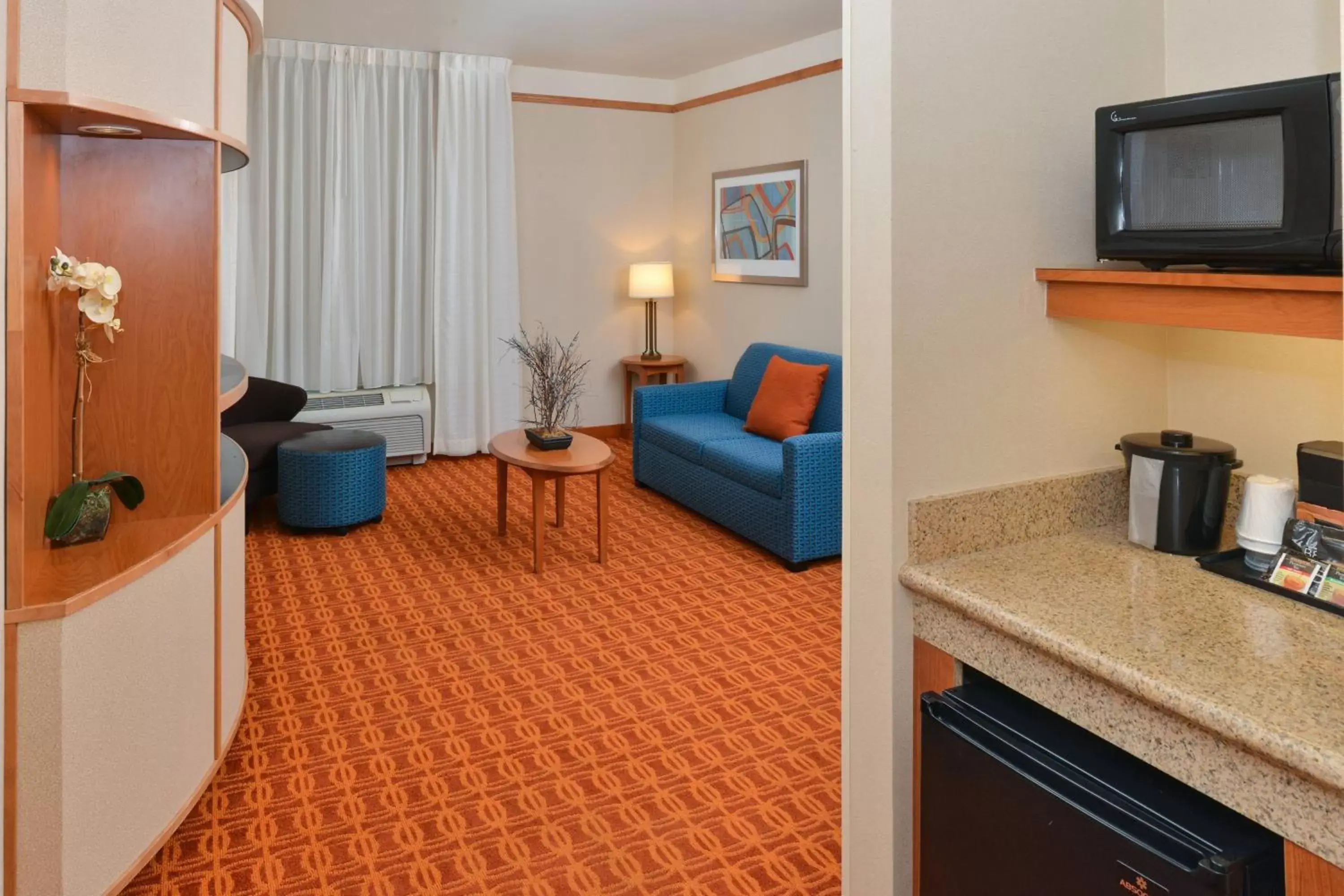 Living room, Seating Area in Fairfield Inn and Suites by Marriott Elk Grove
