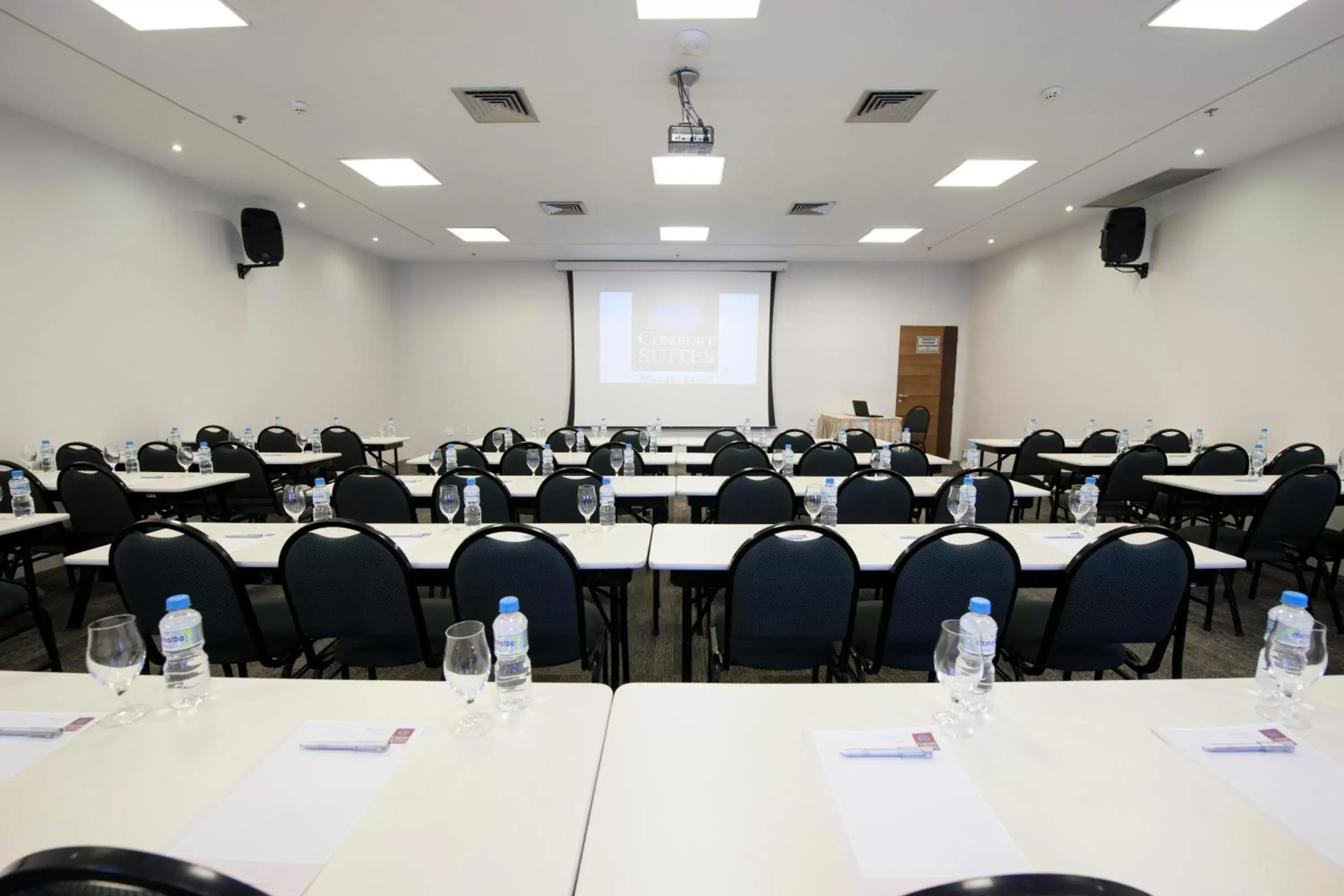 Meeting/conference room, Business Area/Conference Room in Comfort Suites Macaé