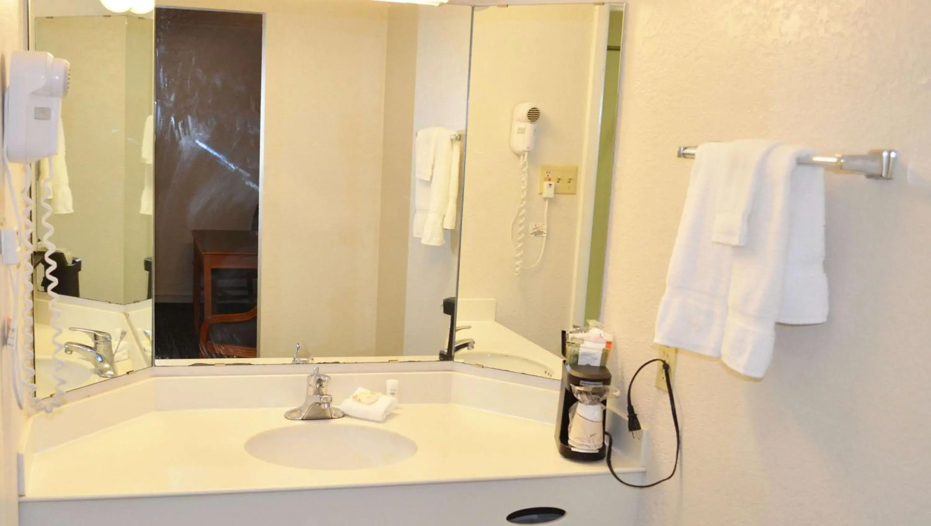 Photo of the whole room, Bathroom in Magnuson Hotel Texarkana