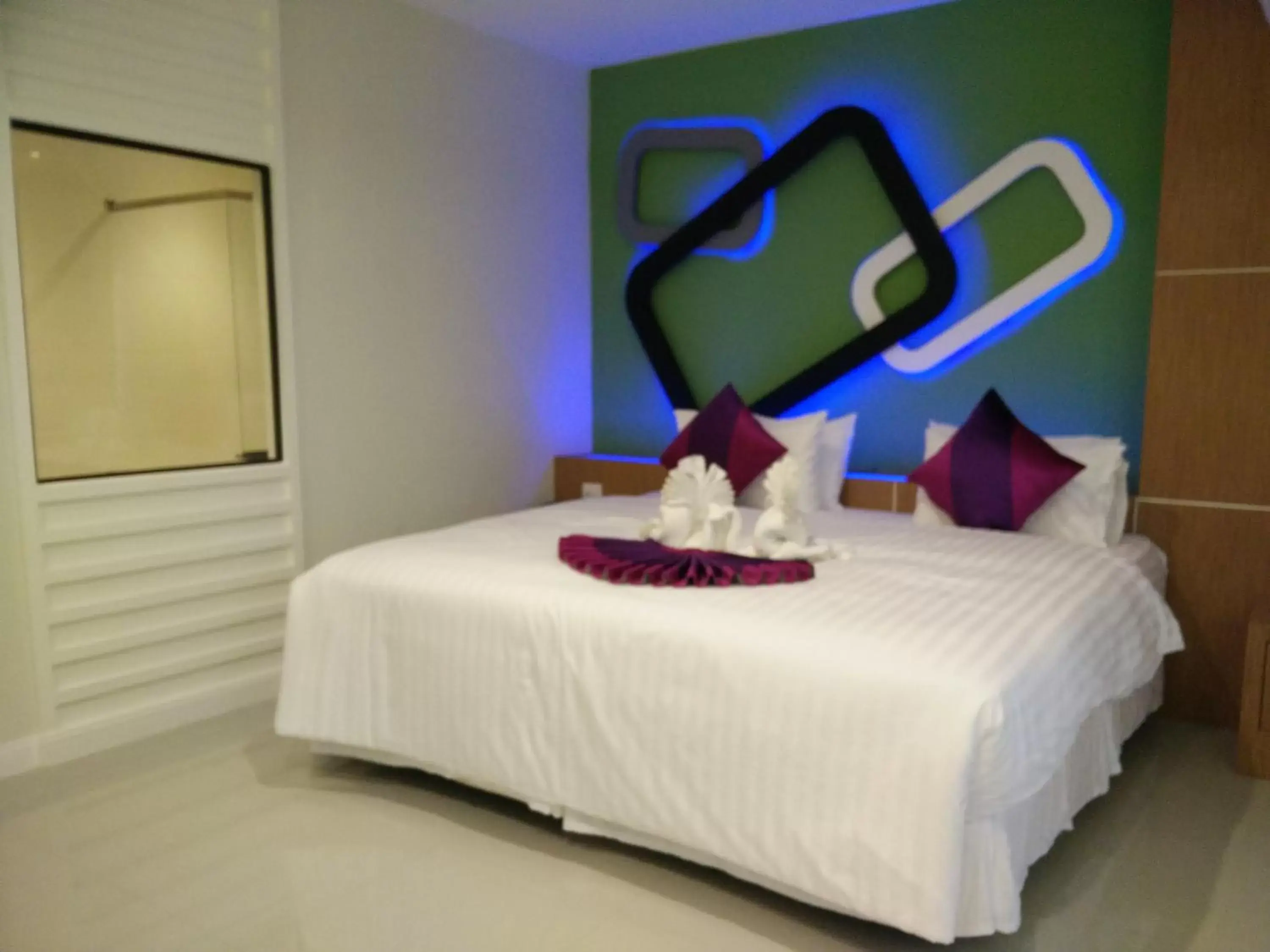 Shower, Bed in Phitsanulok United