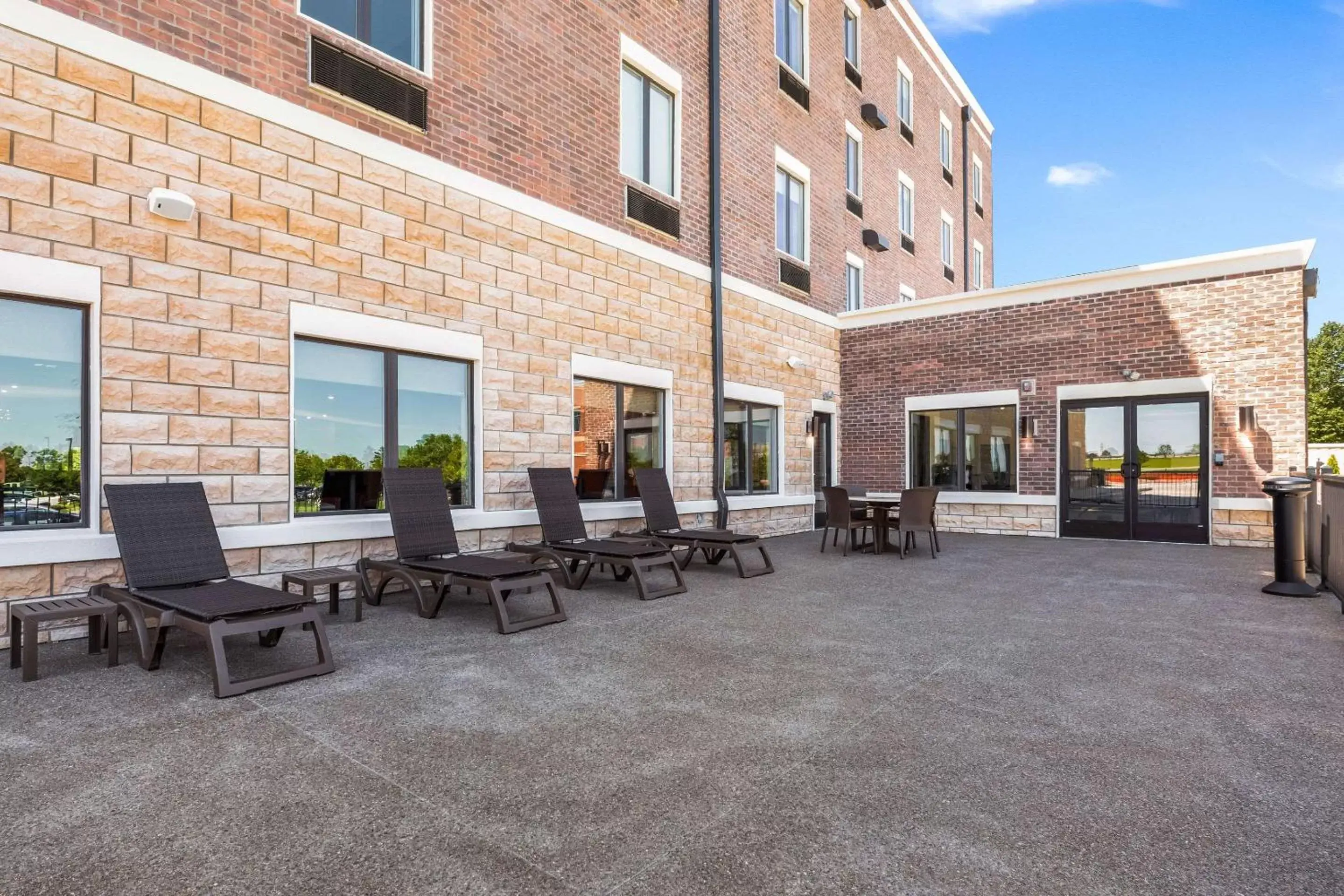 Property building in Comfort Suites Marysville Columbus - Northwest Property building in Comfort Suites Marysville Columbus - Northwest