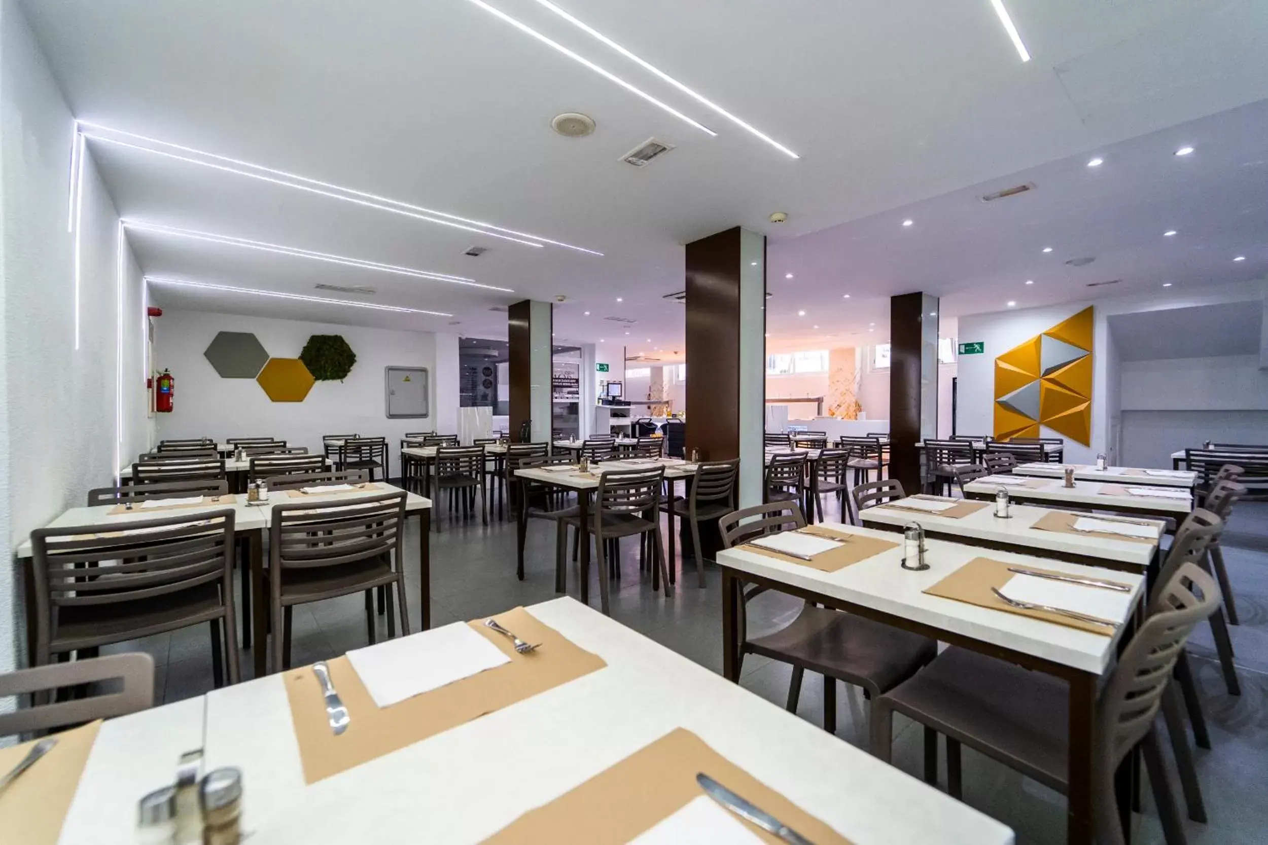 Restaurant/Places to Eat in Hotel Montesol Benidorm