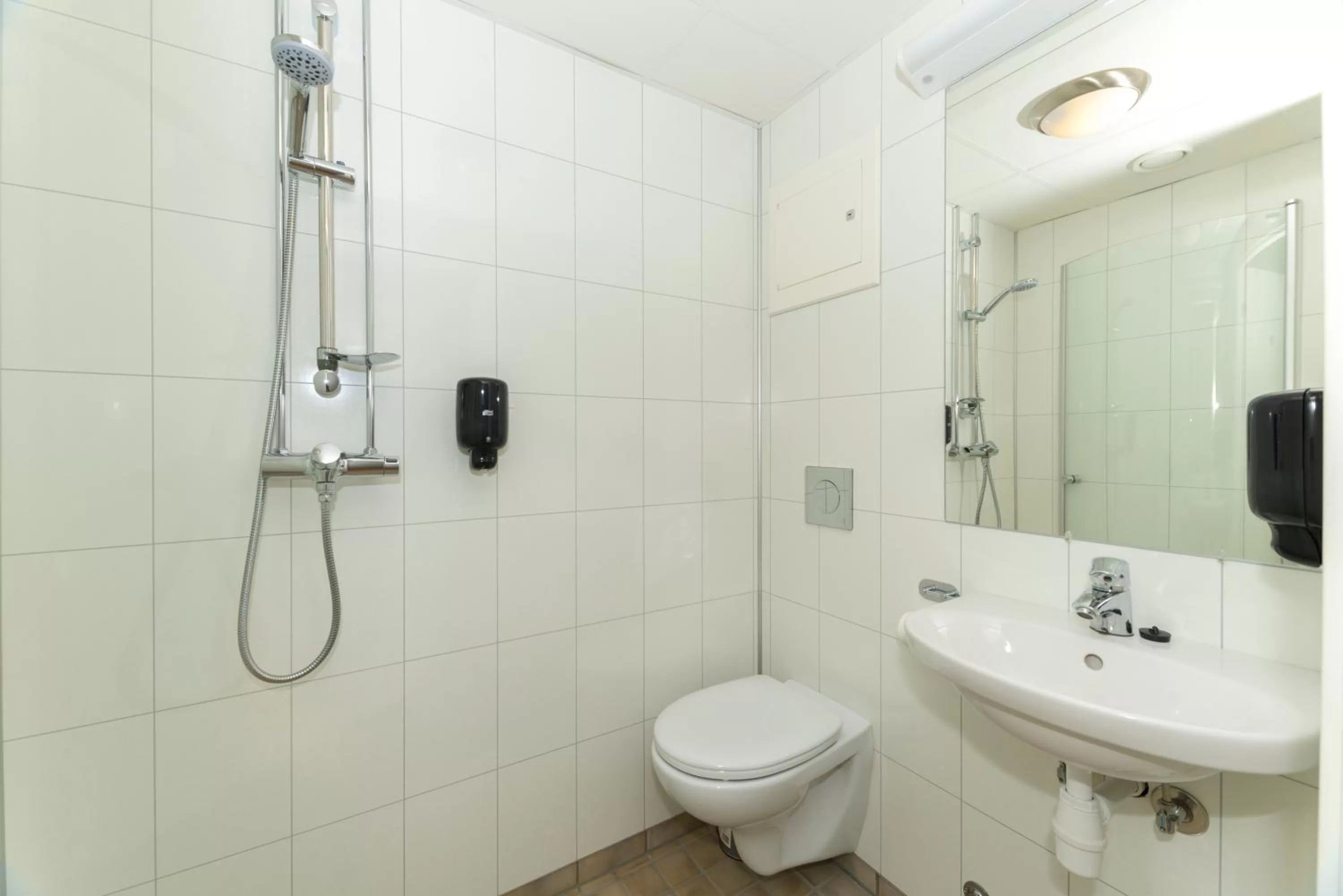 Shower in Fast Hotel Svolvær