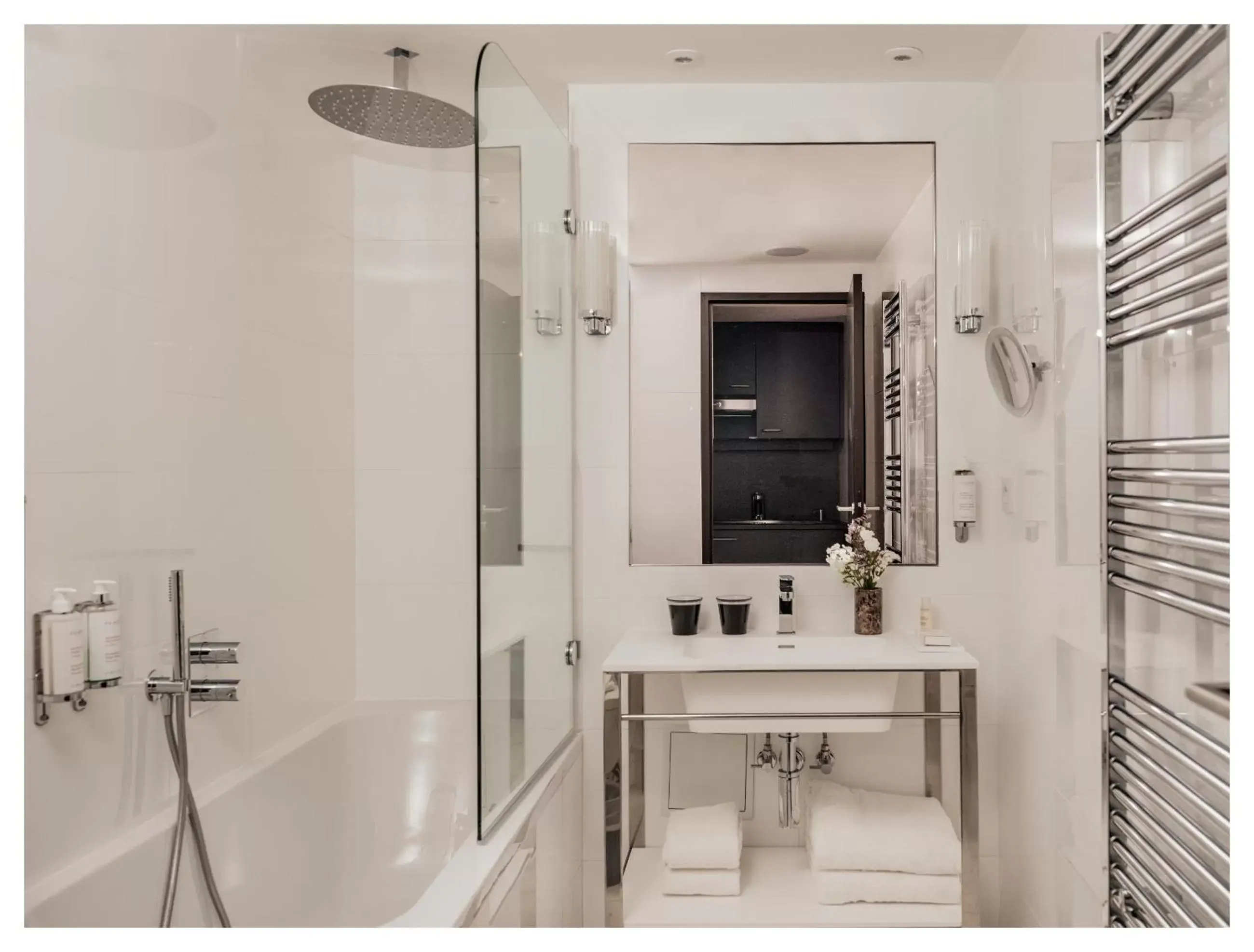 Shower, Bathroom in Le Rayz Vendome