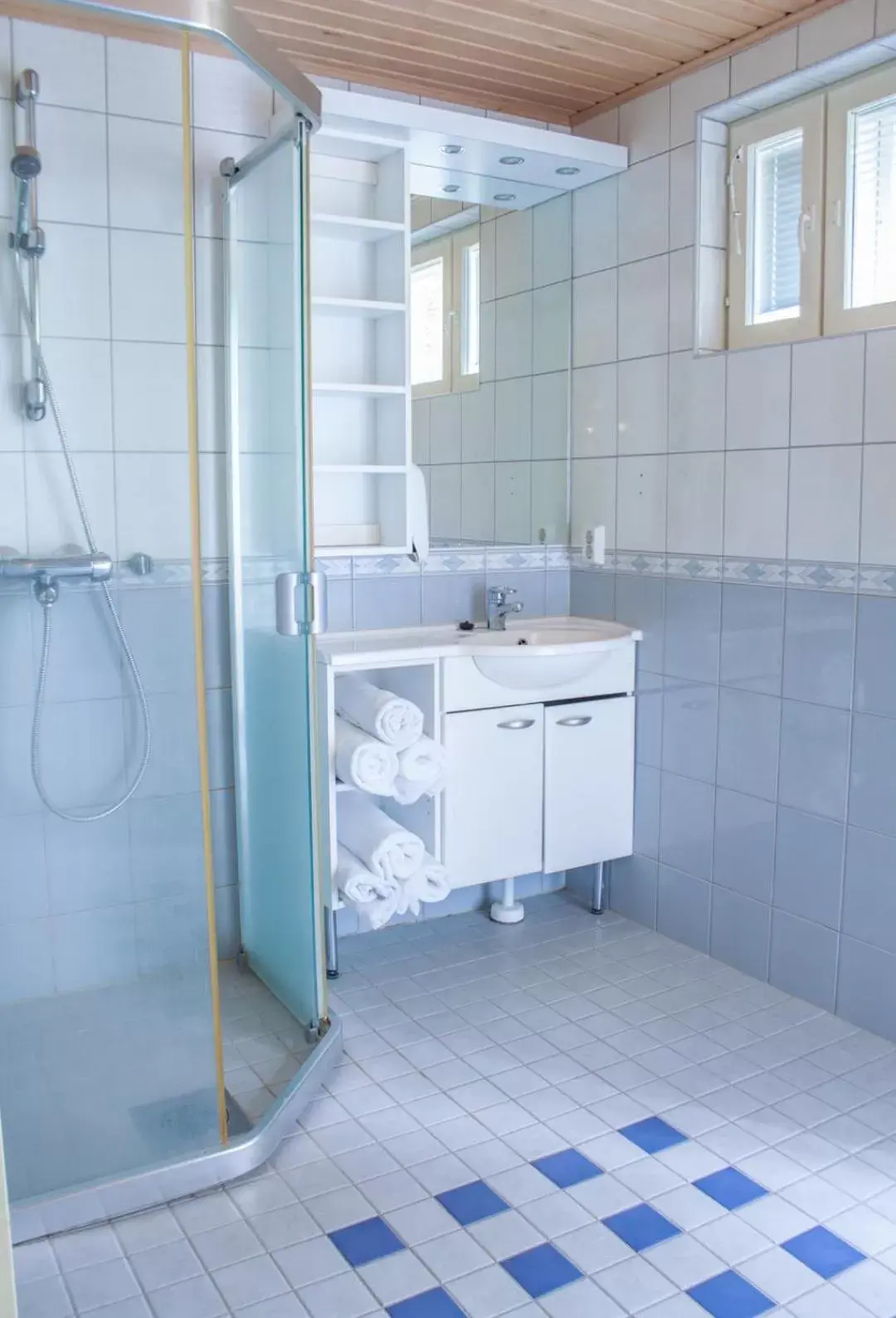 Shower, Bathroom in Spa Hotel Rauhalahti