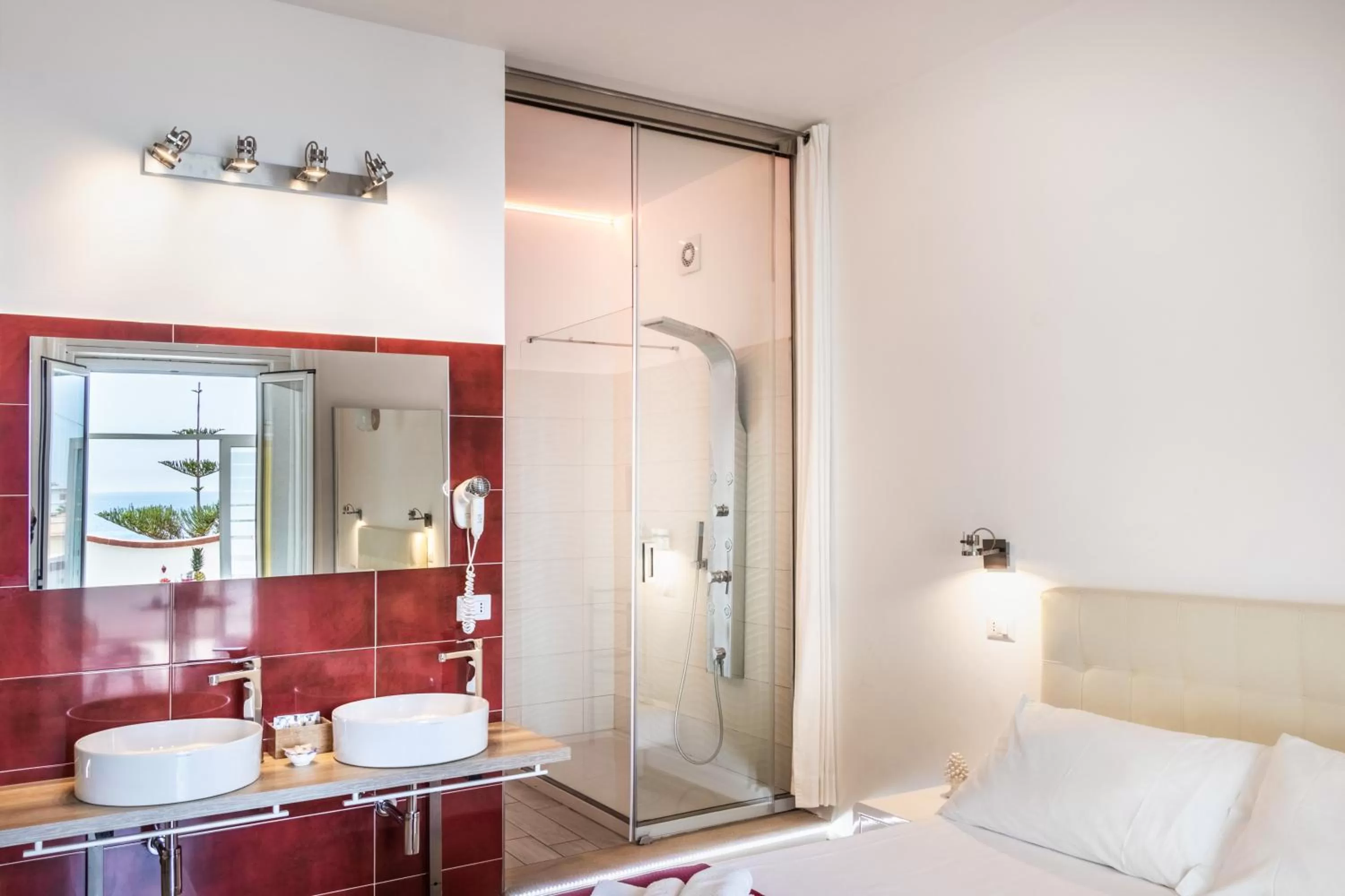 Bathroom in Pantanello Rooms Avola