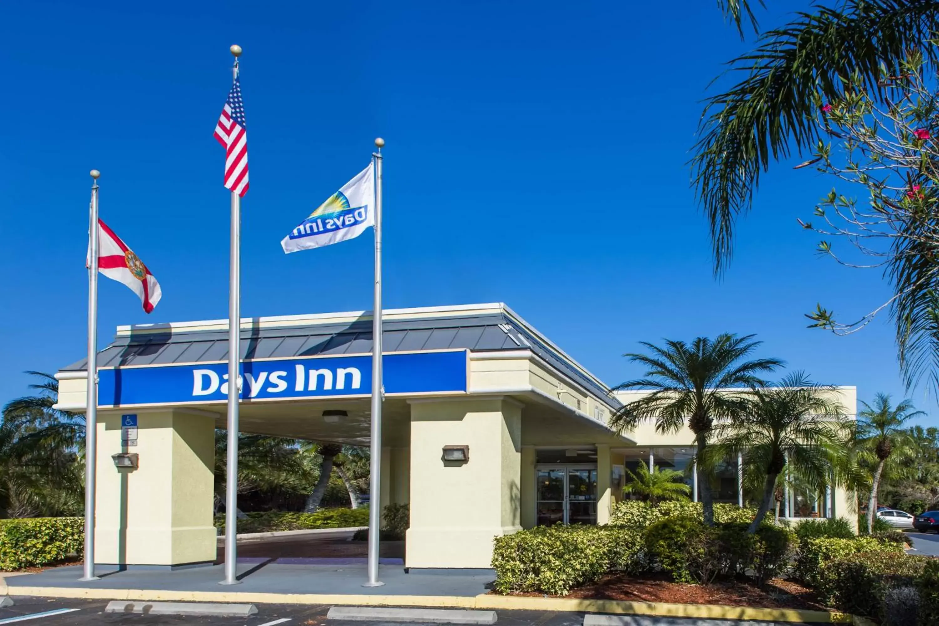 Facade/entrance, Property Building in Days Inn by Wyndham Melbourne