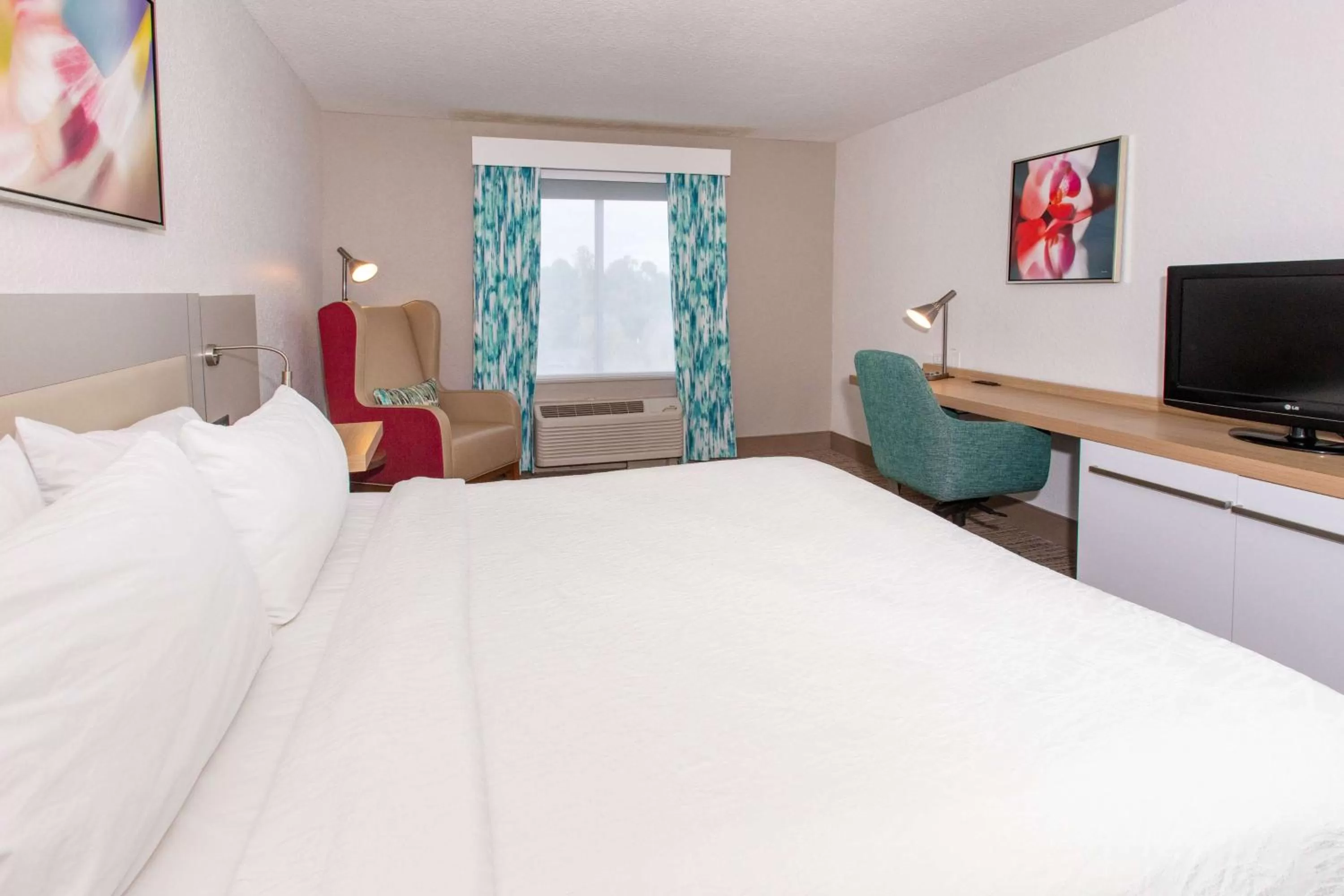 Bed in Hilton Garden Inn Jacksonville Airport