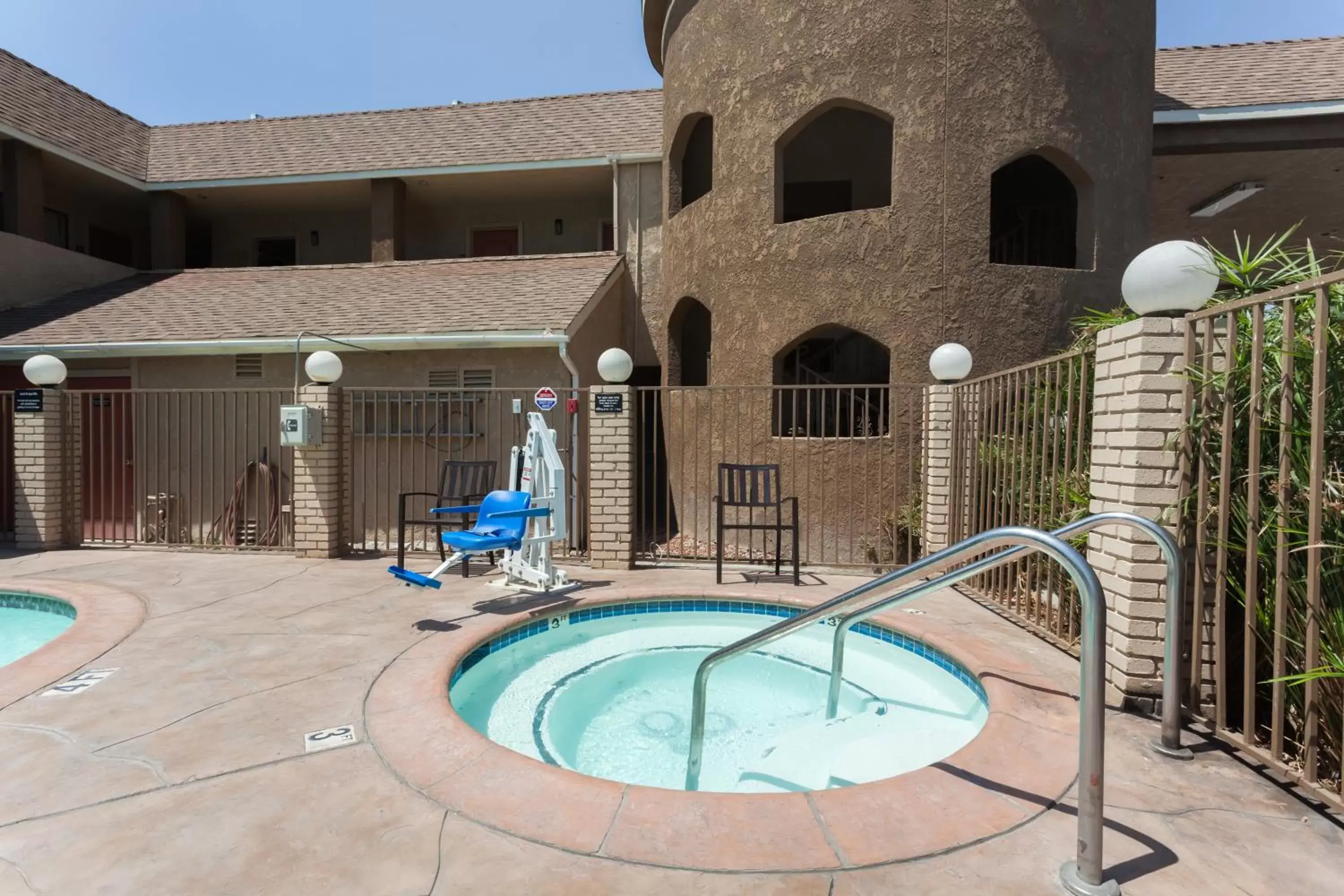 Sauna, Swimming Pool in Super 8 by Wyndham Bakersfield South CA