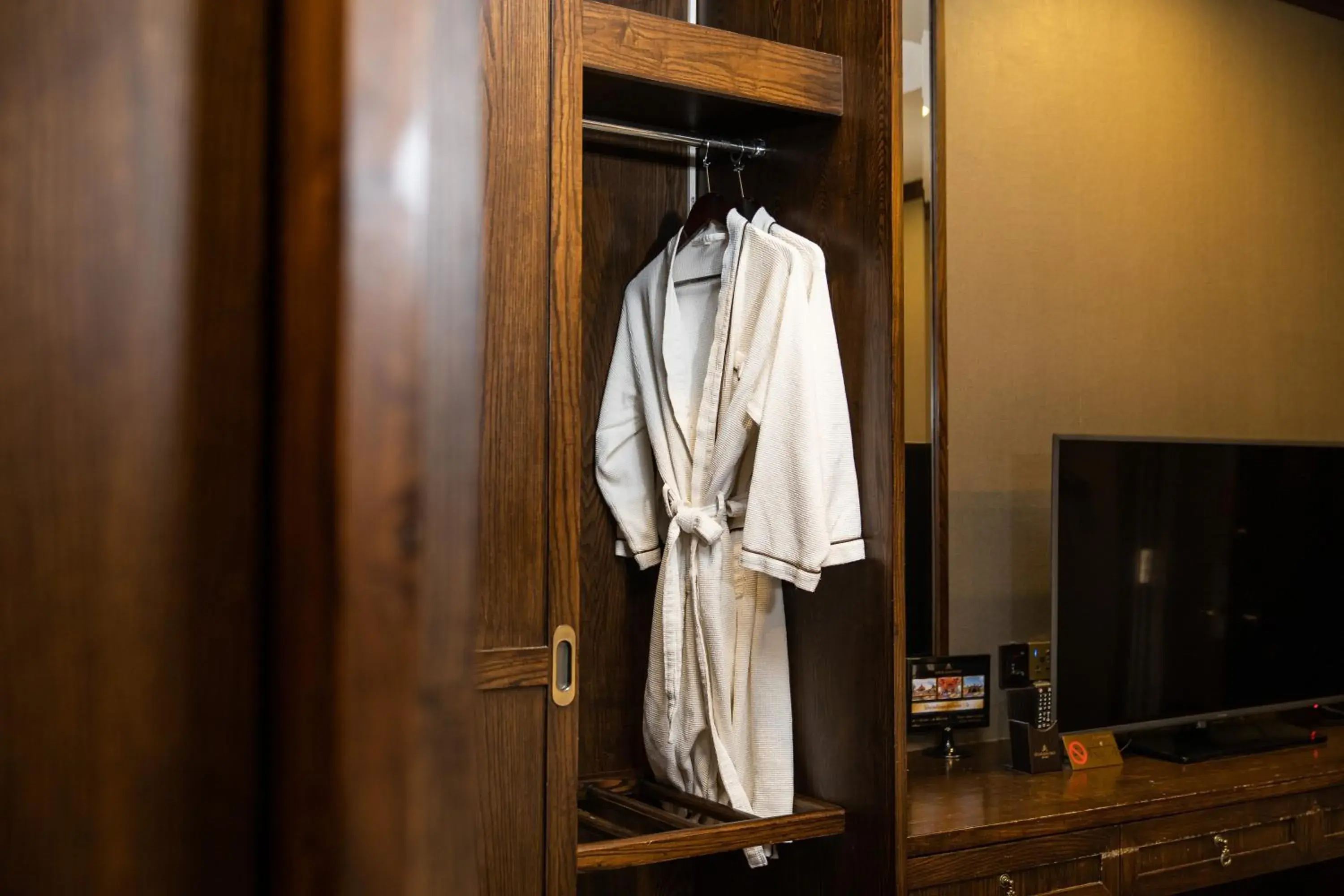 wardrobe, Bathroom in Khum Damnoen Resort