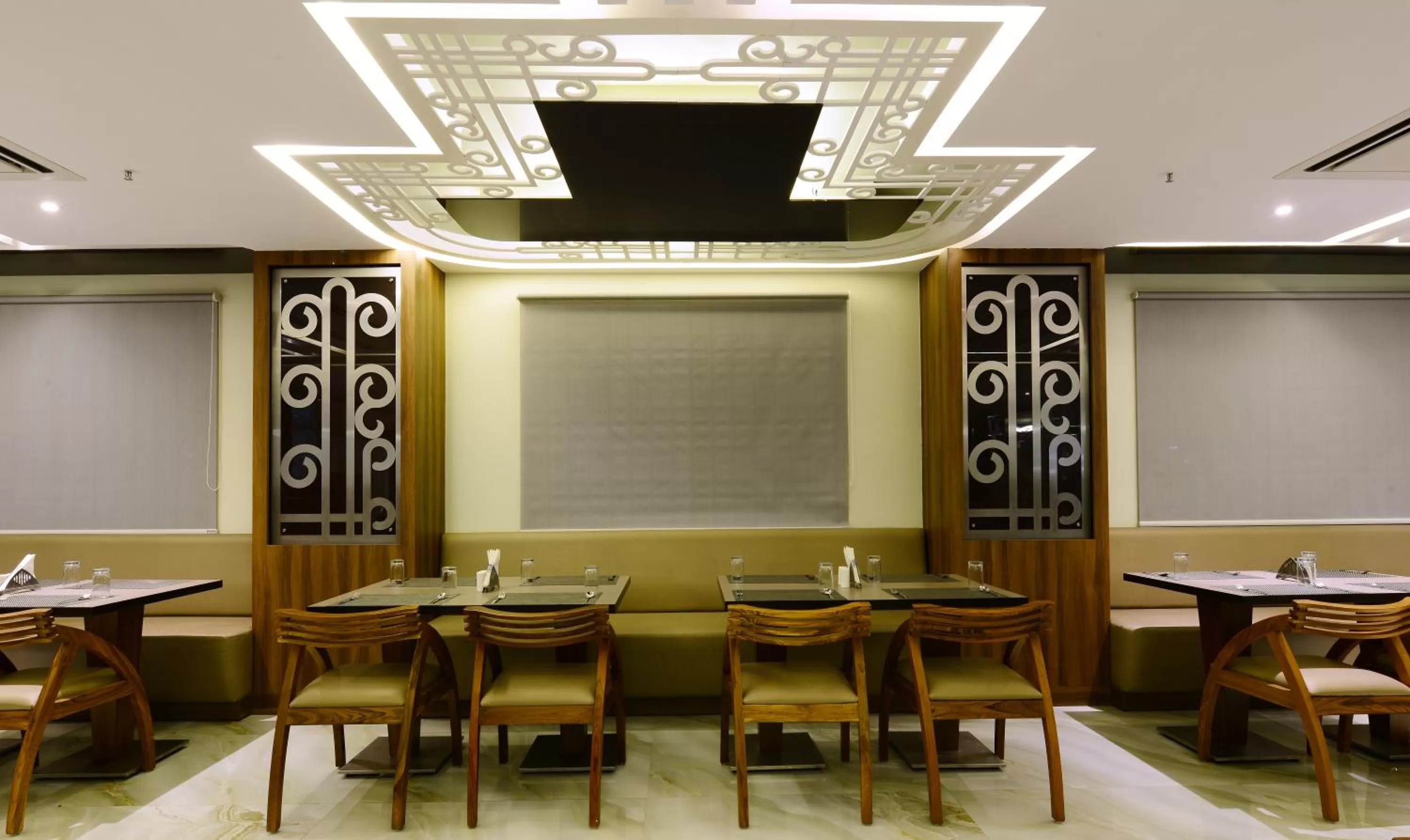 Restaurant/places to eat in Taj Mahal Hotel