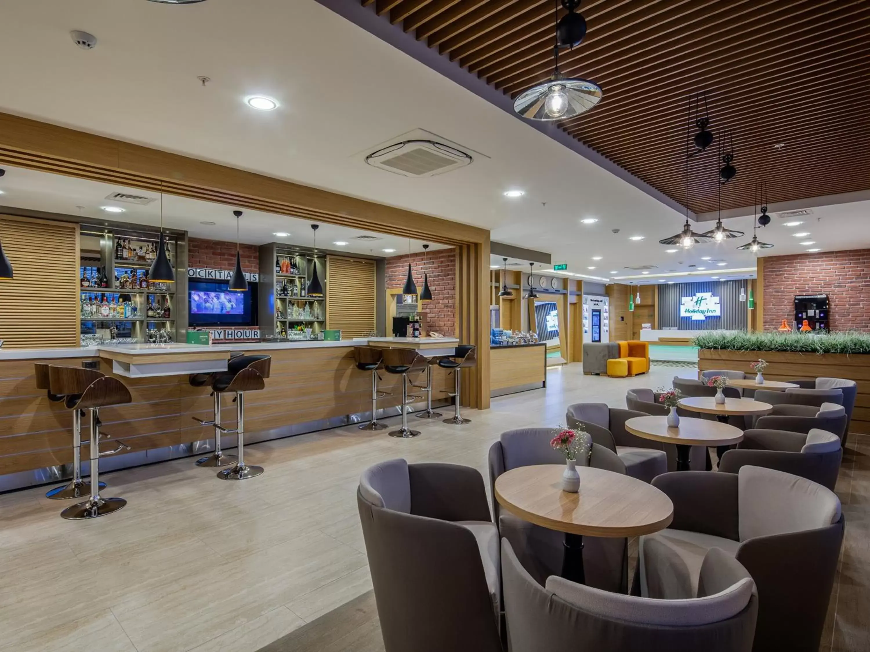 Property building, Lounge/Bar in Holiday Inn Antalya - Lara, an IHG Hotel