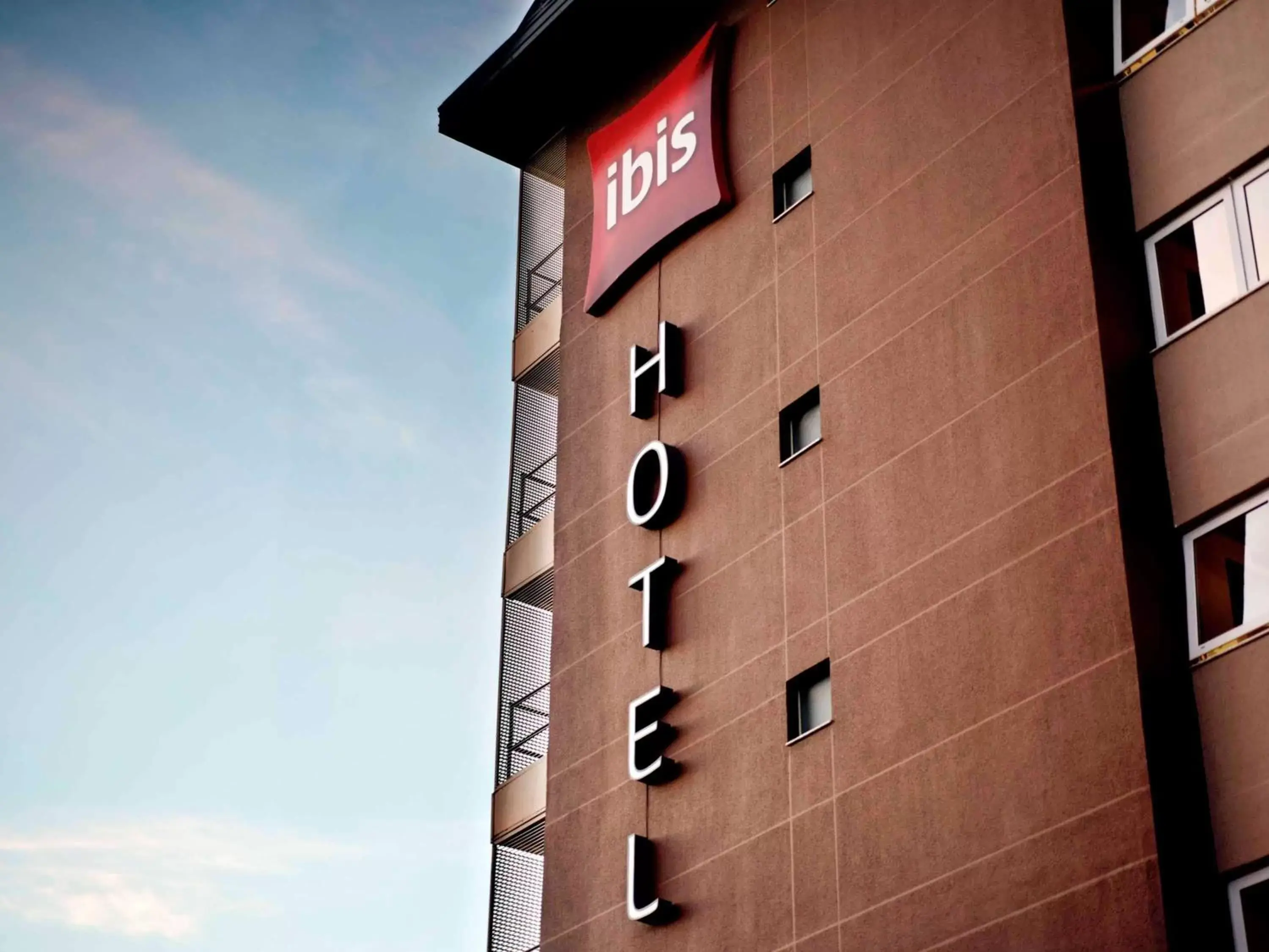 Property Building in ibis Canoas Shopping