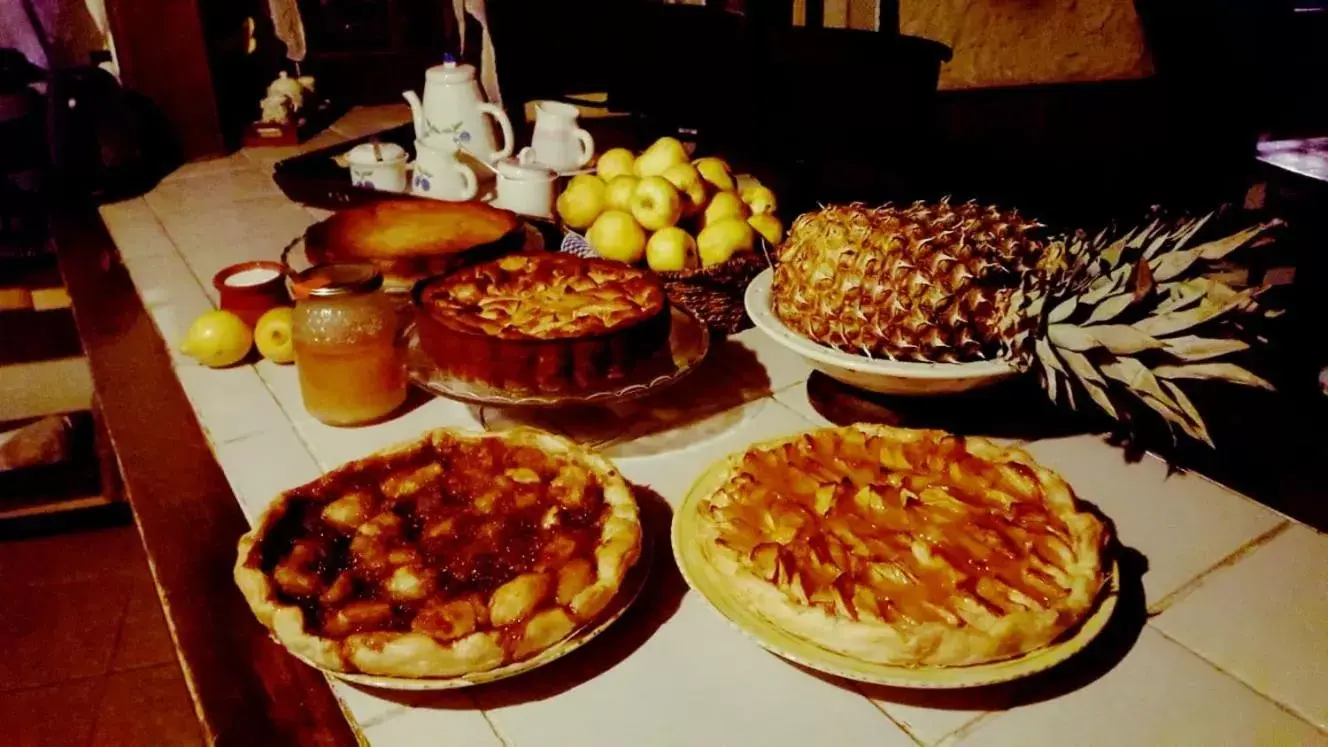 Buffet breakfast in Posada el Campanario