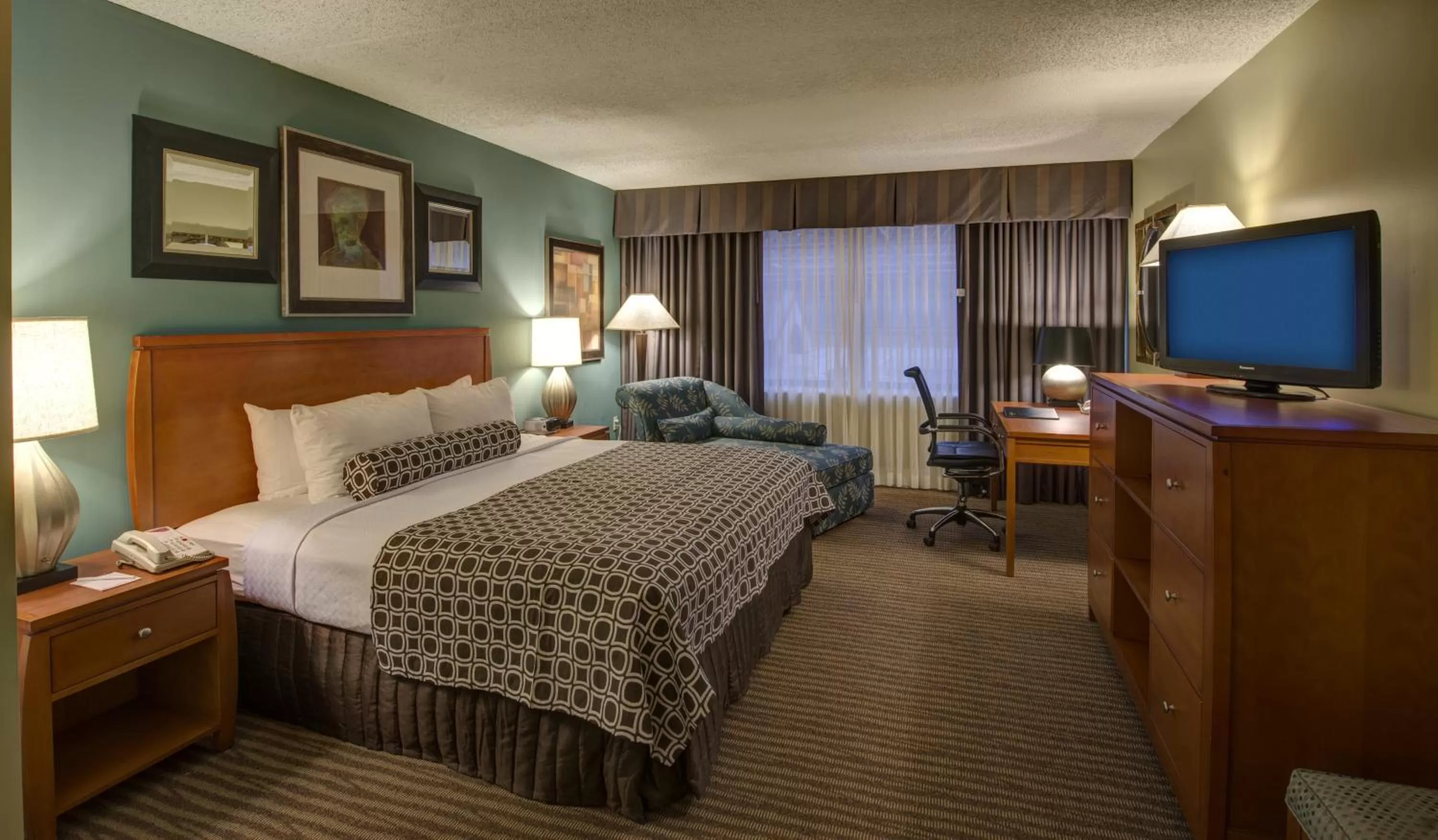 Bedroom, Bed in The Rockville Hotel, a Ramada by Wyndham