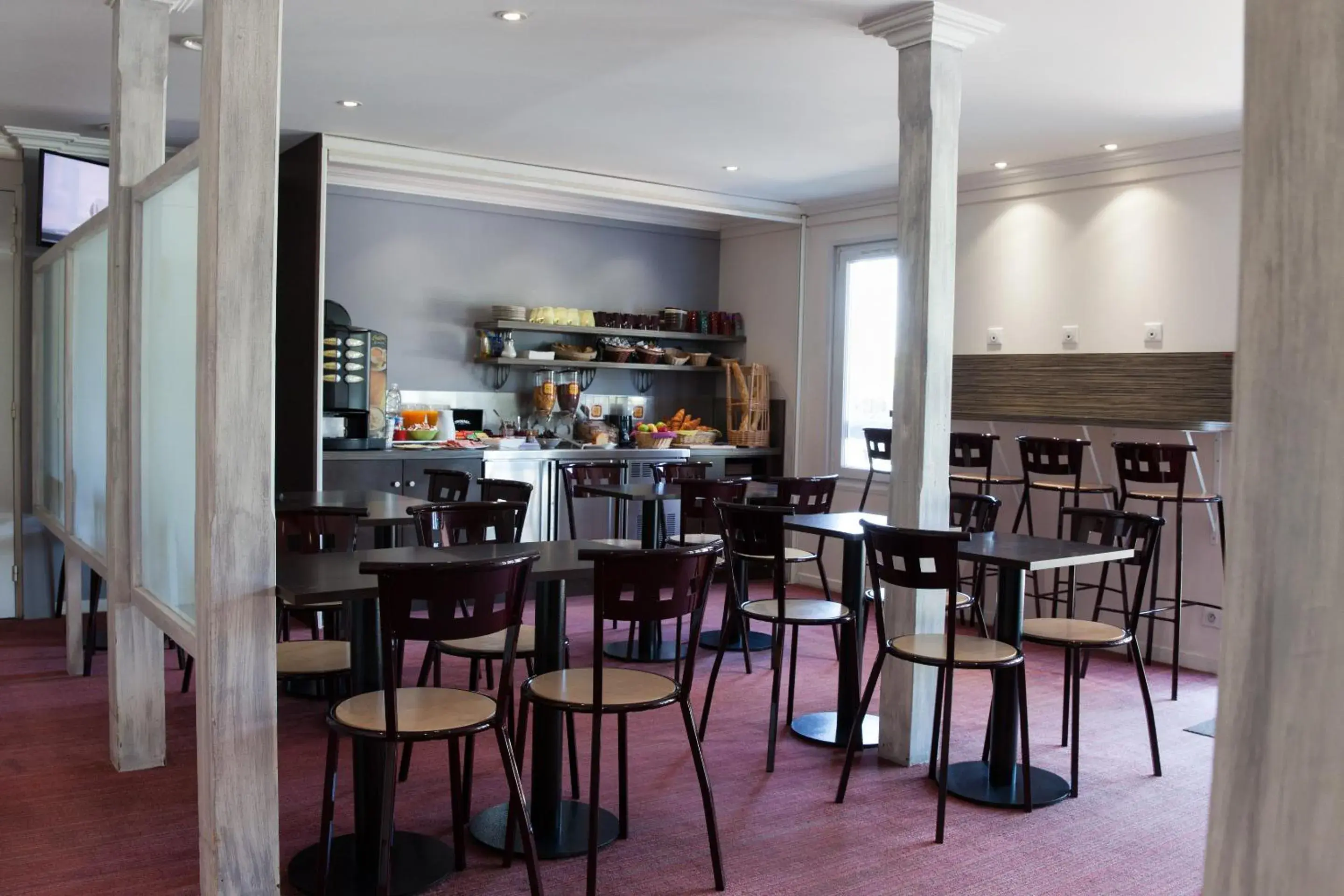Continental breakfast, Restaurant/Places to Eat in HOTEL LE BORDEAUX LAC Originals Access - Ex P'tit Dej Hotel