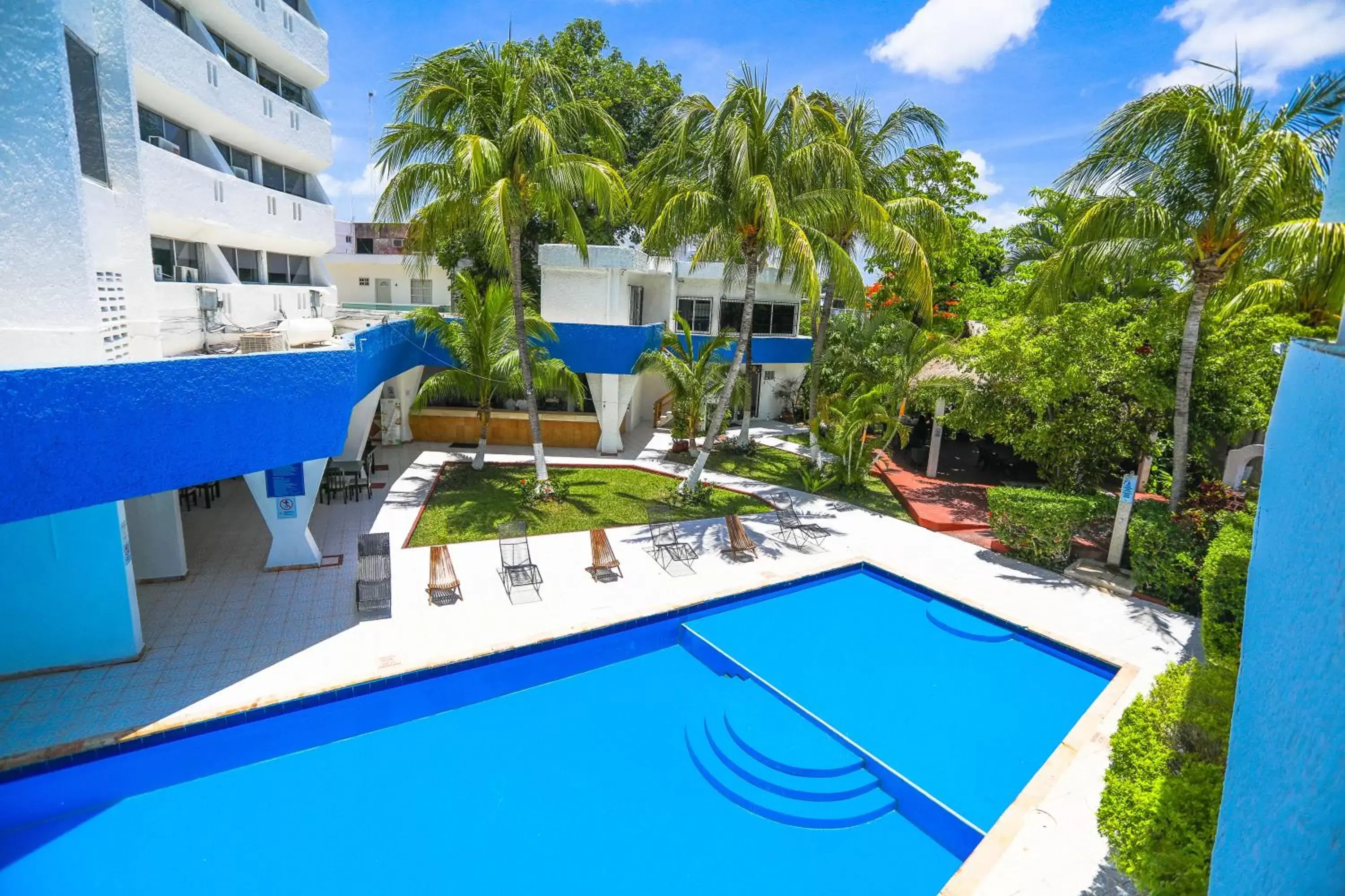 Swimming pool, Pool View in Hotel Caribe Internacional Cancun