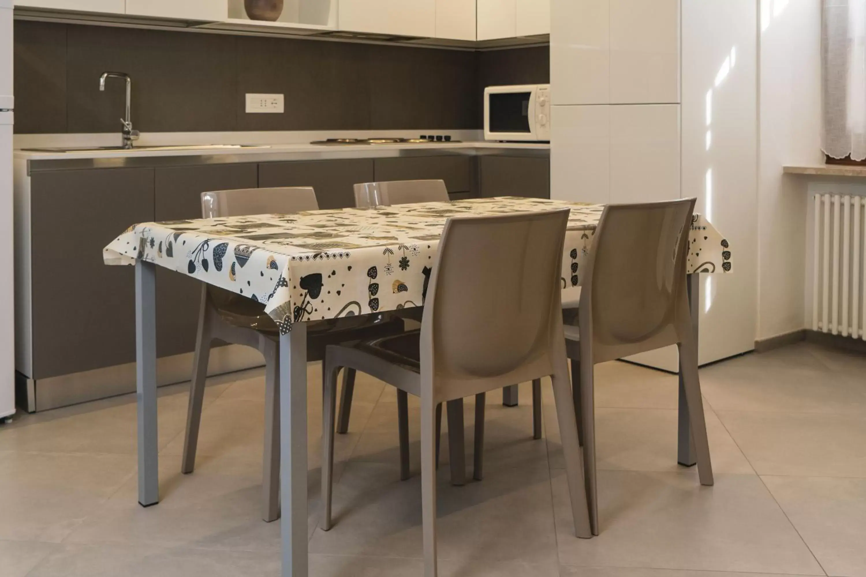 Kitchen or kitchenette, Dining Area in Residence Desiree