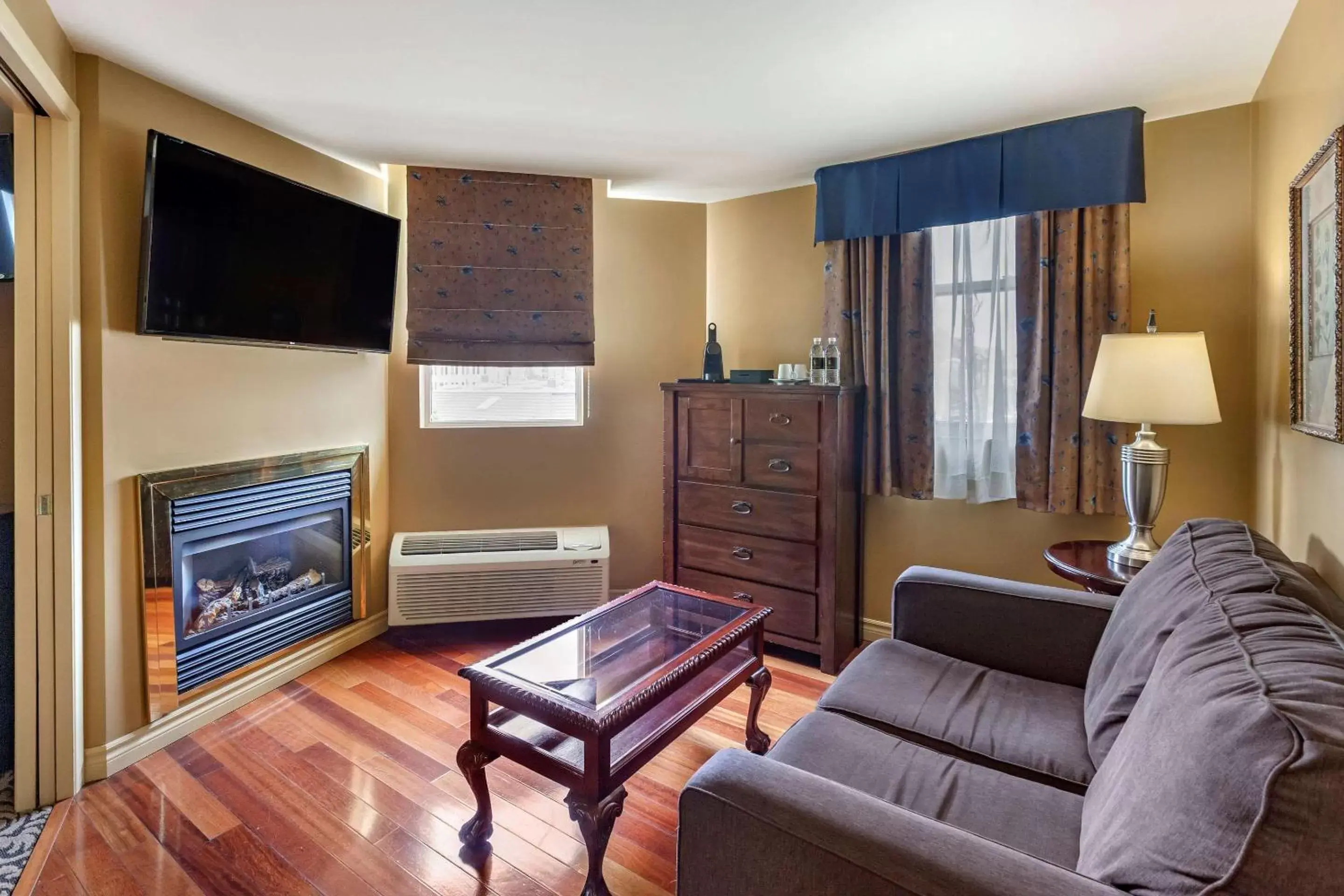 Photo of the whole room, Seating Area in The Parlour Inn Ascend Hotel Collection