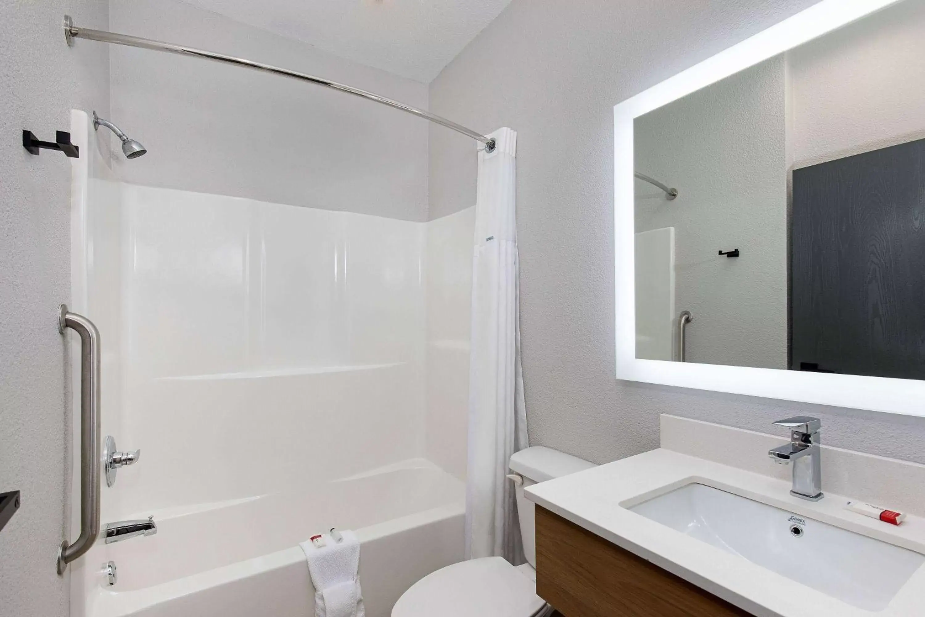 TV and multimedia, Bathroom in Microtel Inn & Suites by Wyndham Manchester - Newly Renovated