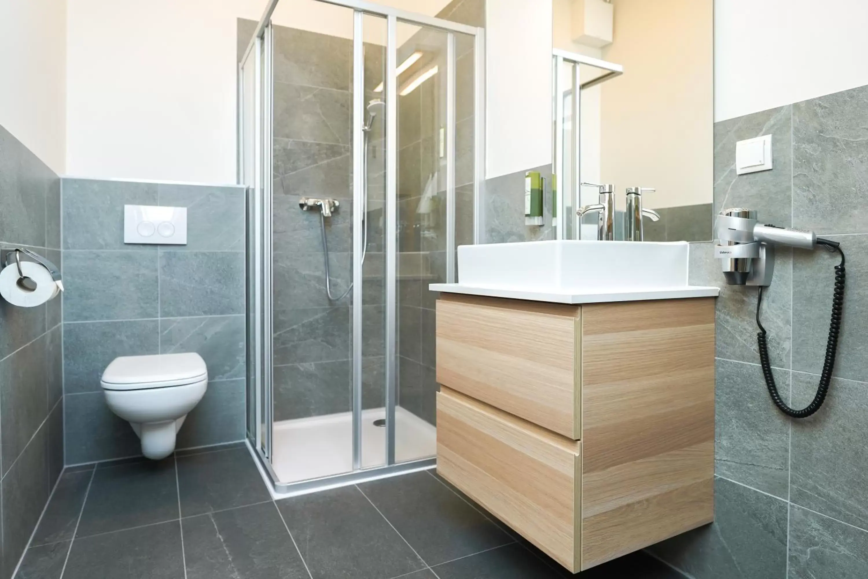 Bathroom in Citadines South Vienna Bathroom in Citadines South Vienna