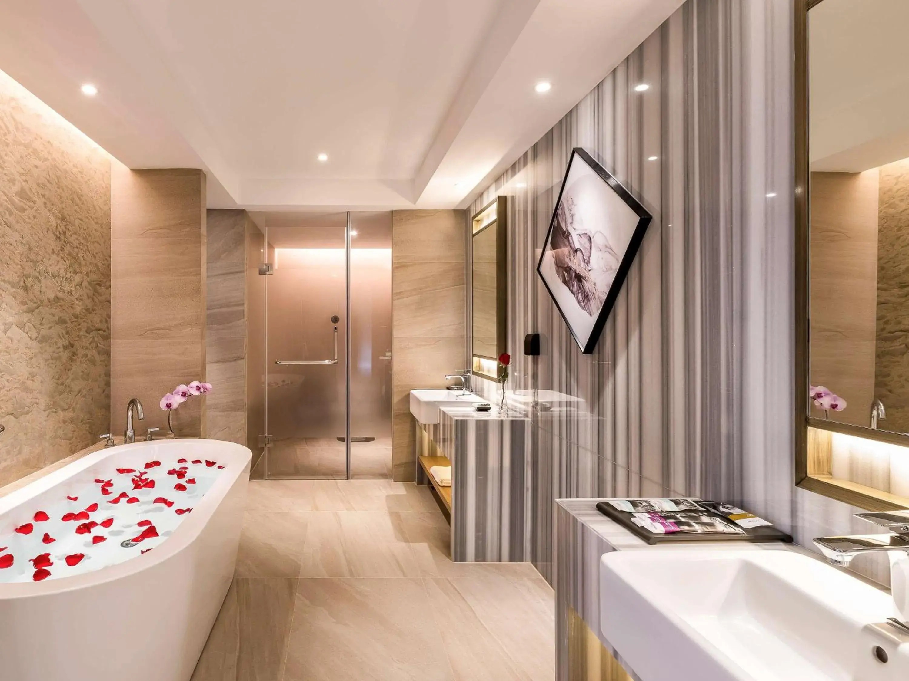 Photo of the whole room, Bathroom in Mercure Chengdu Huapaifang