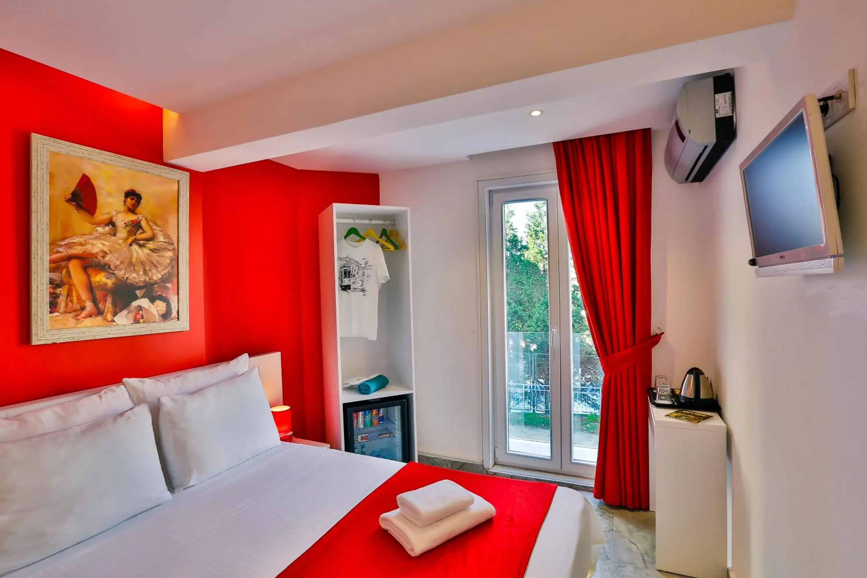 Photo of the whole room, Bed in Bellezza Hotel Ortakoy