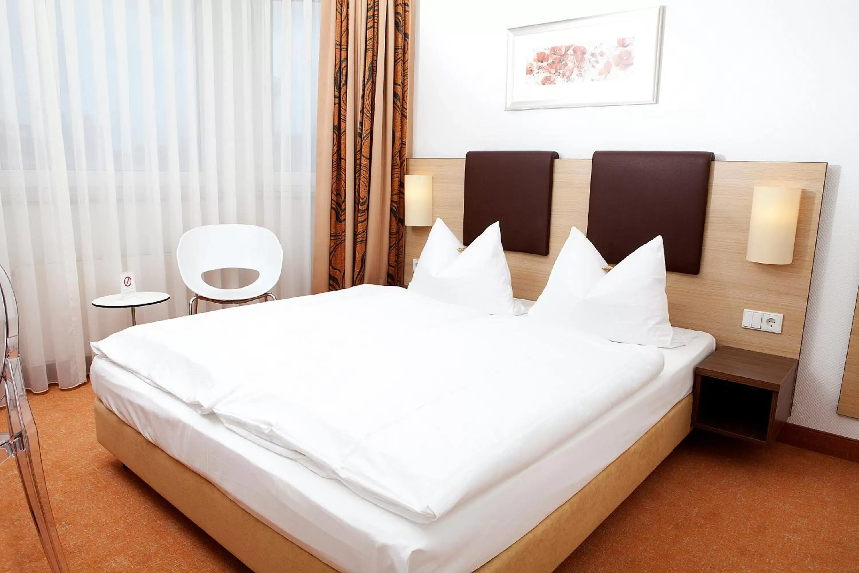 Photo of the whole room, Bed in Hotel Flandrischer Hof