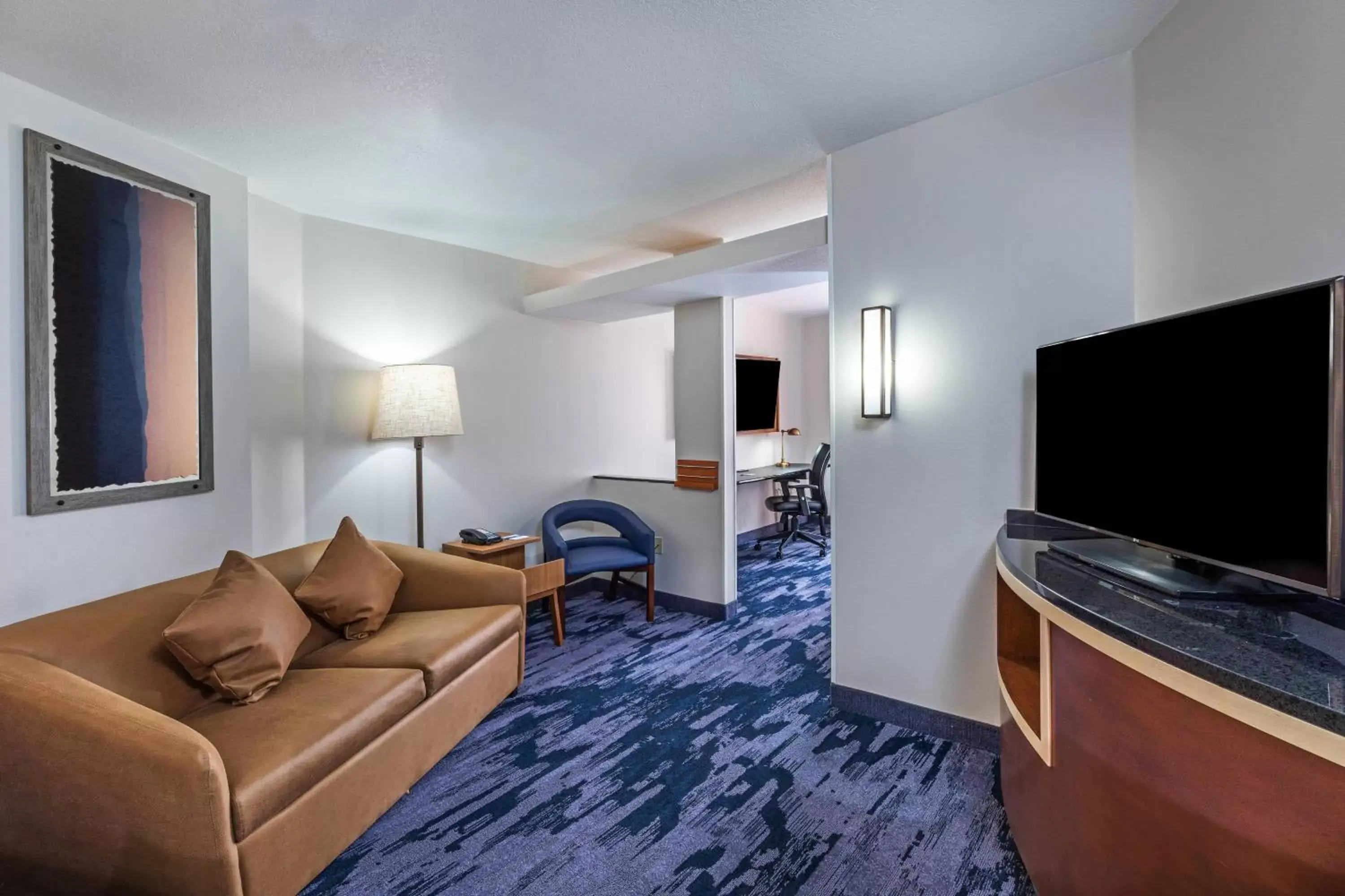 Bedroom, TV/Entertainment Center in Fairfield Inn & Suites Tulsa Downtown Arts District