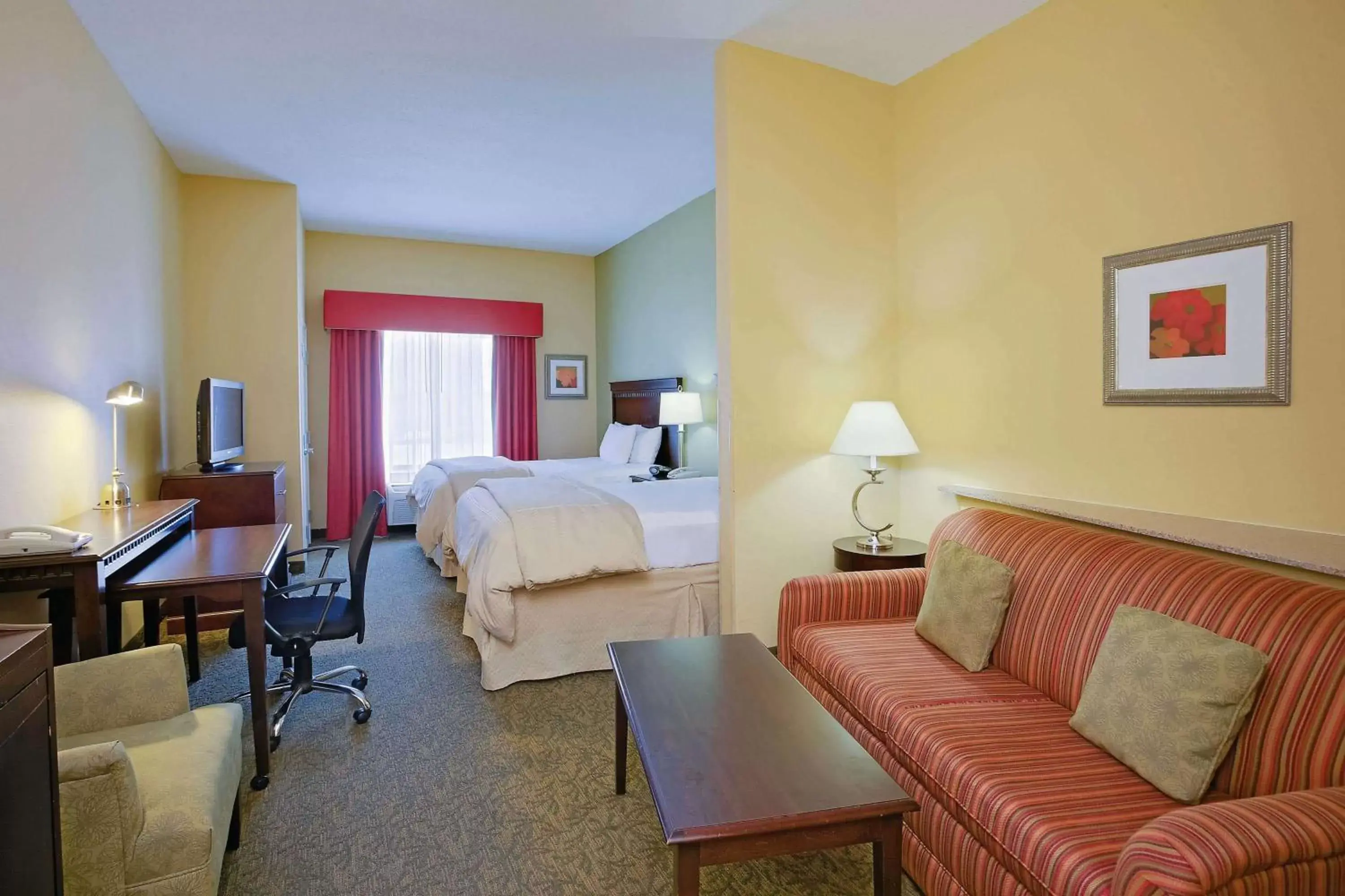 Photo of the whole room in La Quinta by Wyndham Richmond - Kings Dominion
