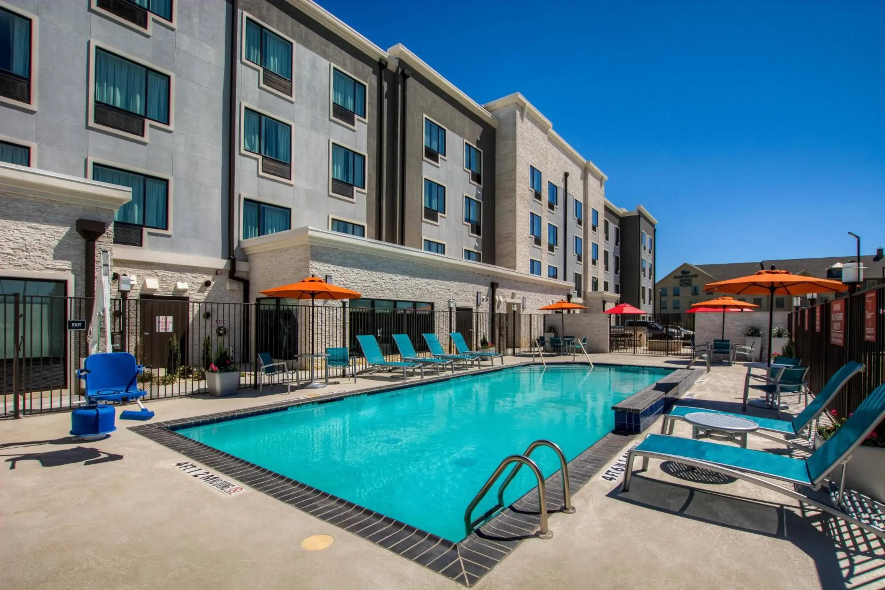 Swimming pool, Property Building in TownePlace Suites by Marriott Waco South