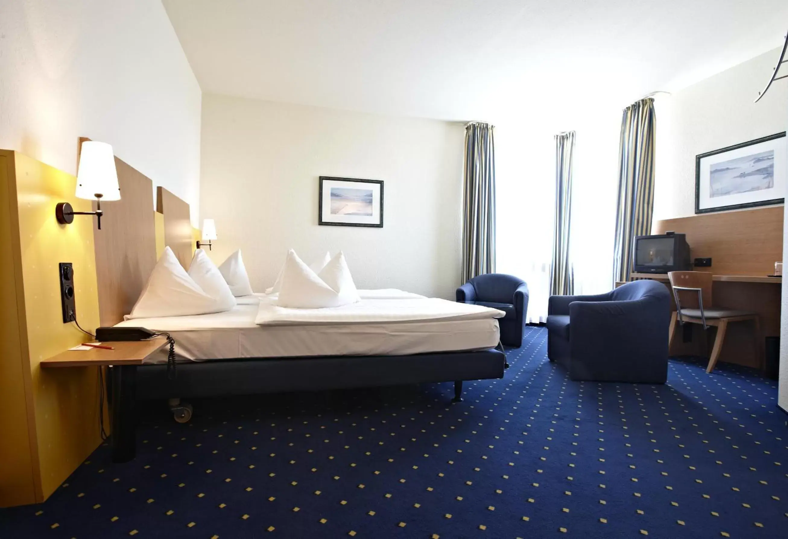 Photo of the whole room in IntercityHotel Stralsund