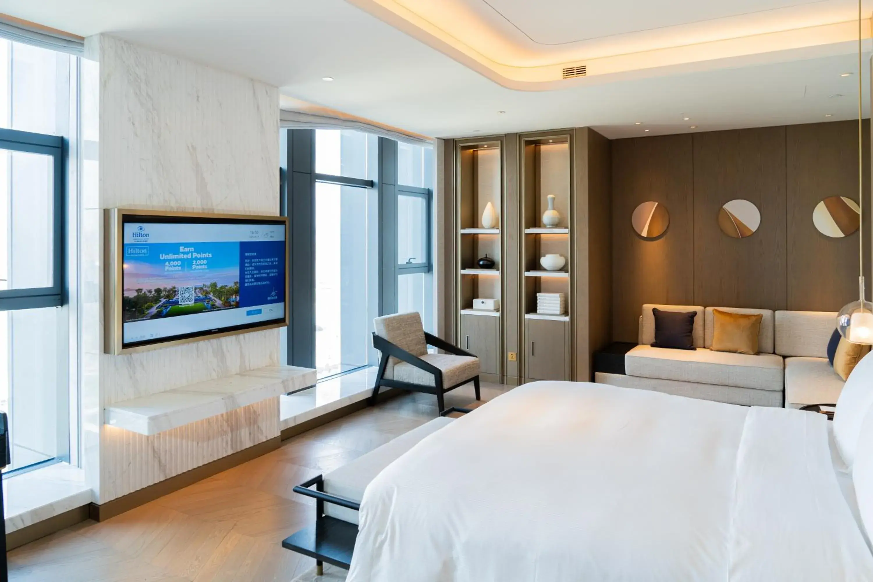 Bed, TV/Entertainment Center in Hilton Lanzhou City Center