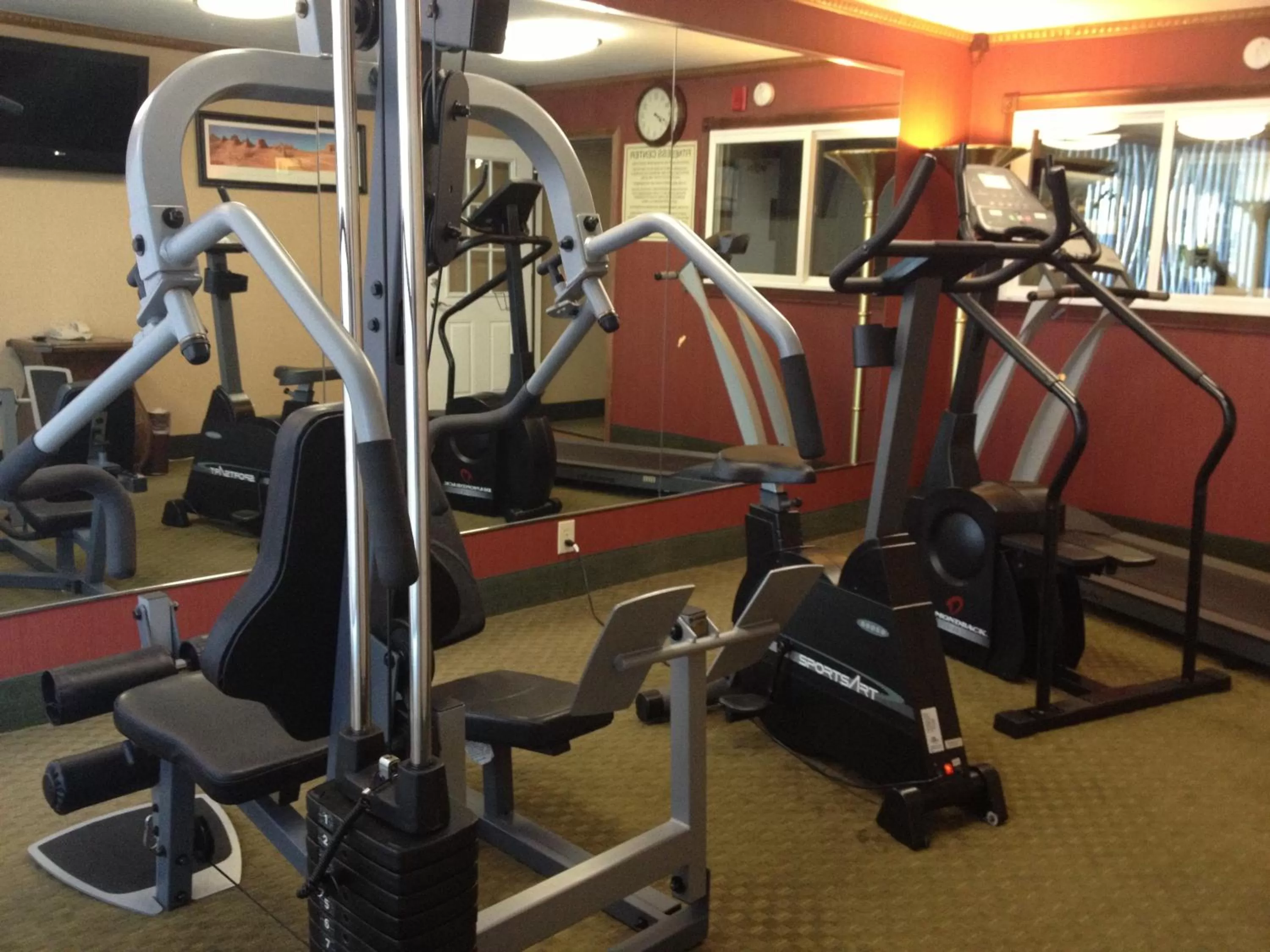Fitness centre/facilities in Howard Johnson by Wyndham Gillette