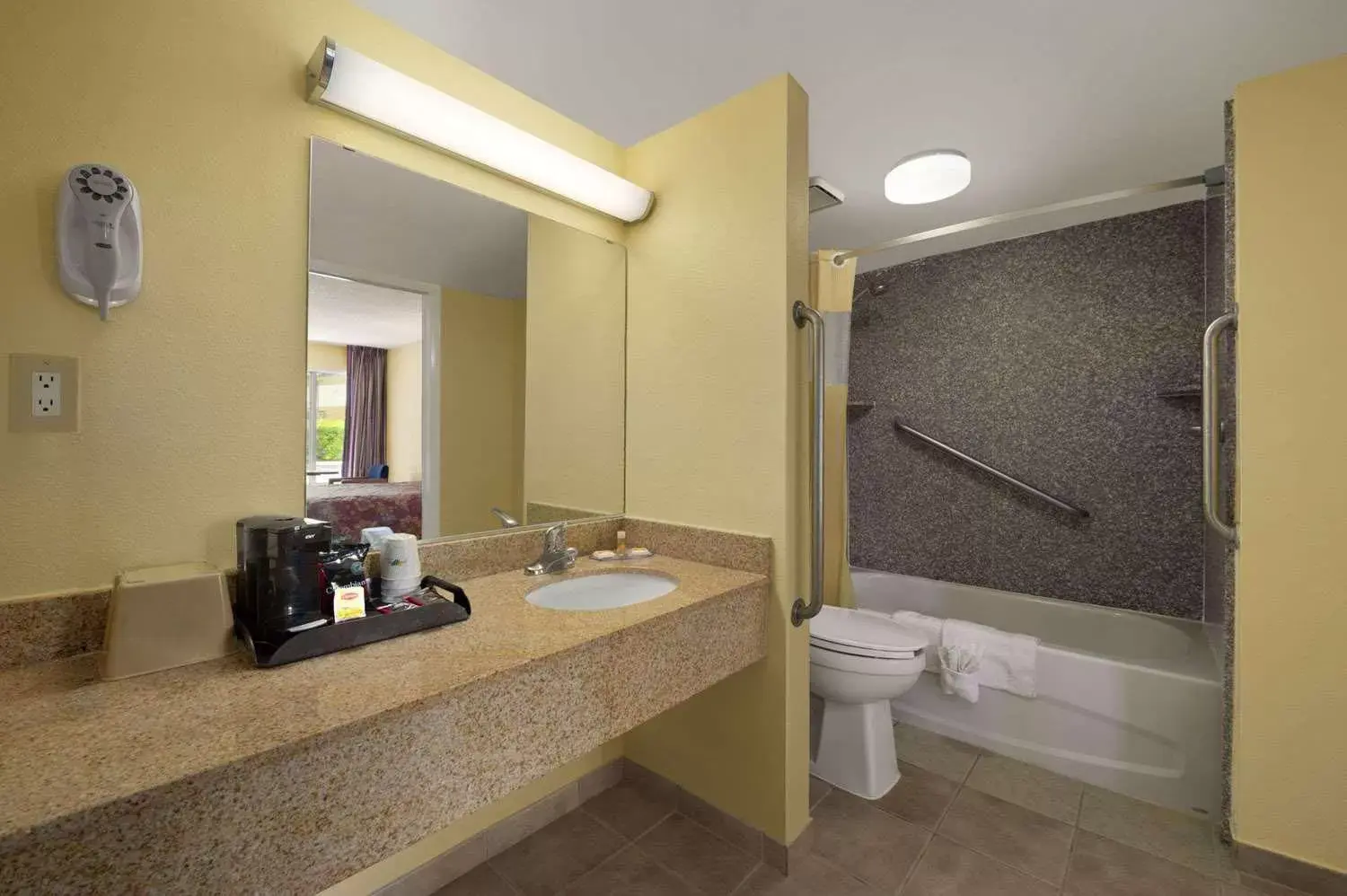 Bathroom in Rose Garden Inn & Suites Thomasville