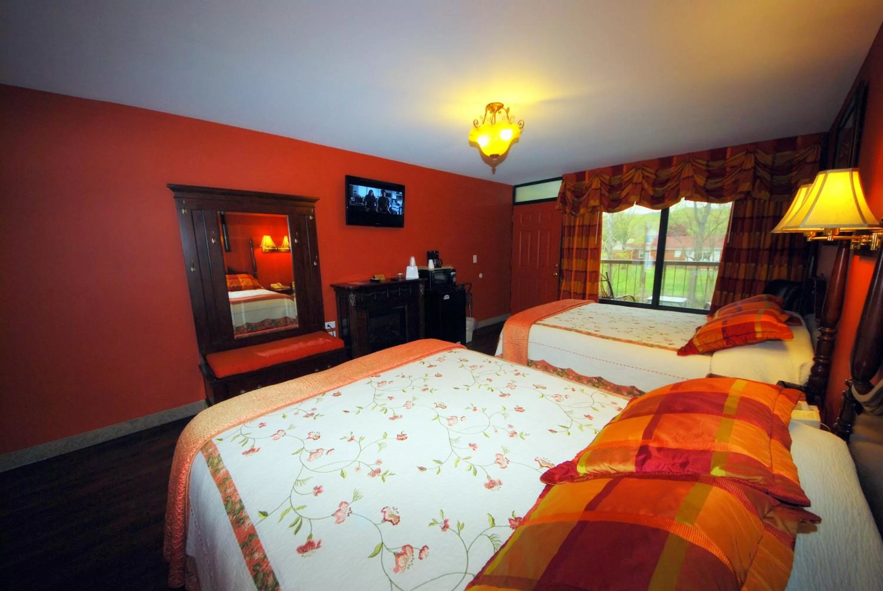 River view, Bed in Rivergate Mountain Lodge