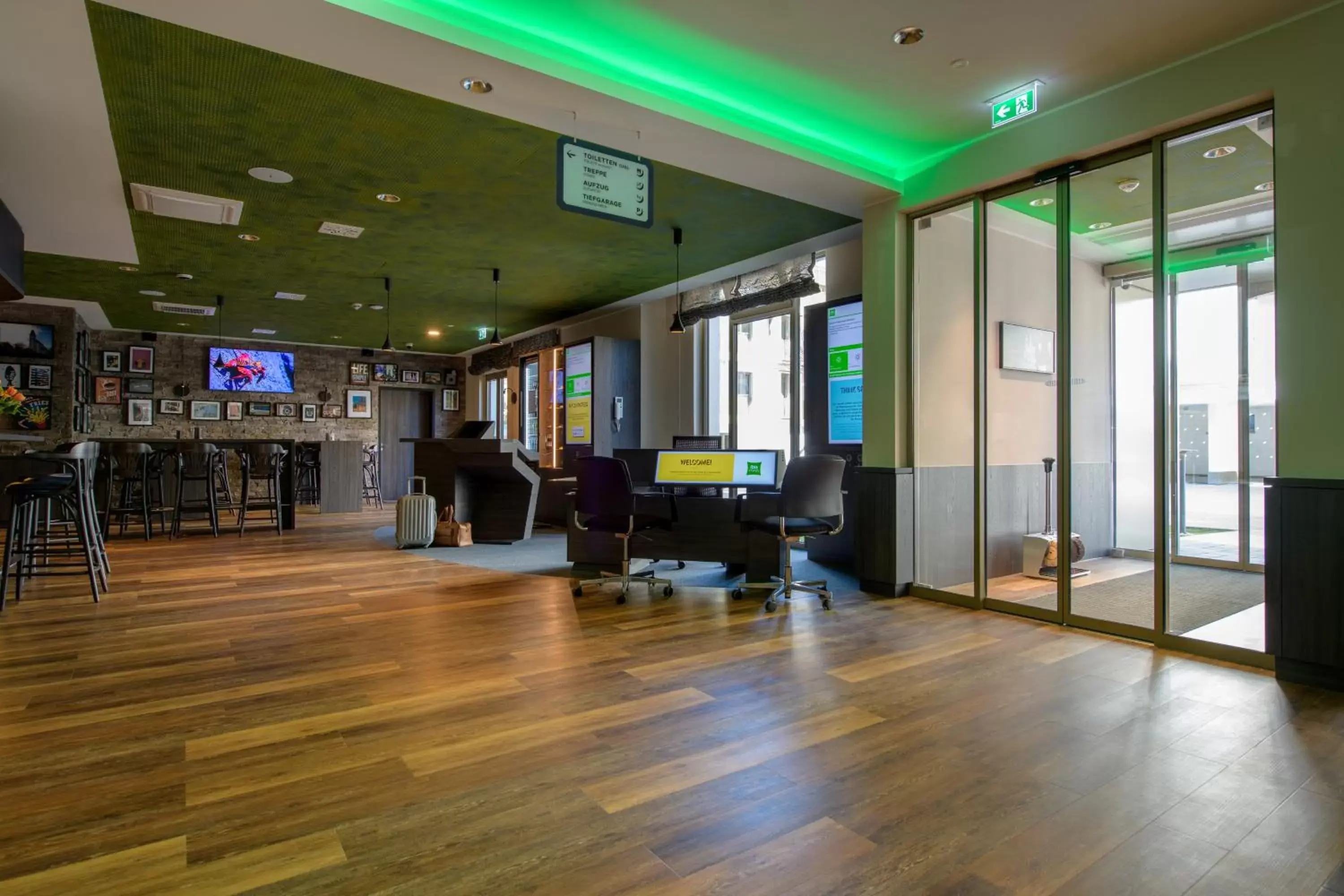 Lobby or reception, Lobby/Reception in ibis Styles Bad Reichenhall