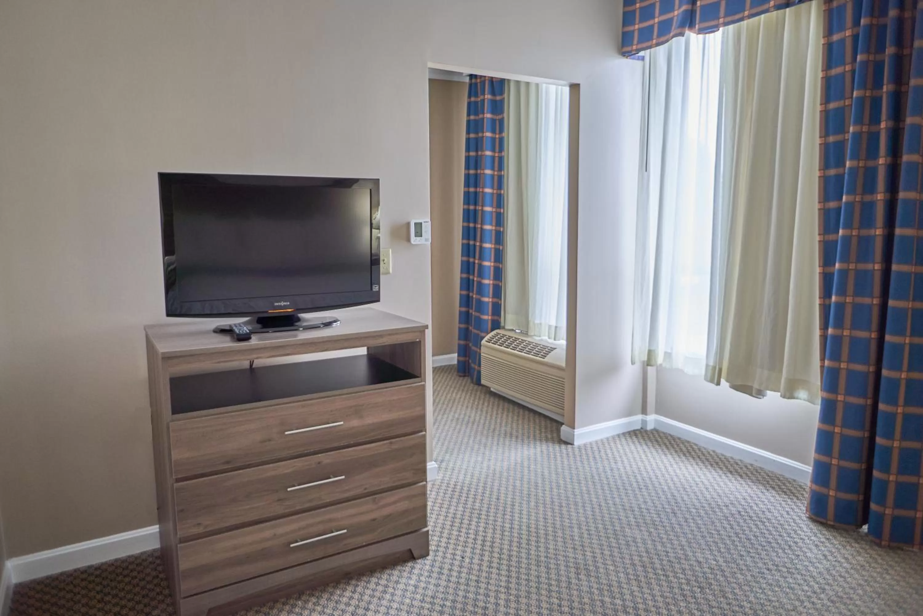 TV and multimedia, Bed in Seaport Resort and Marina