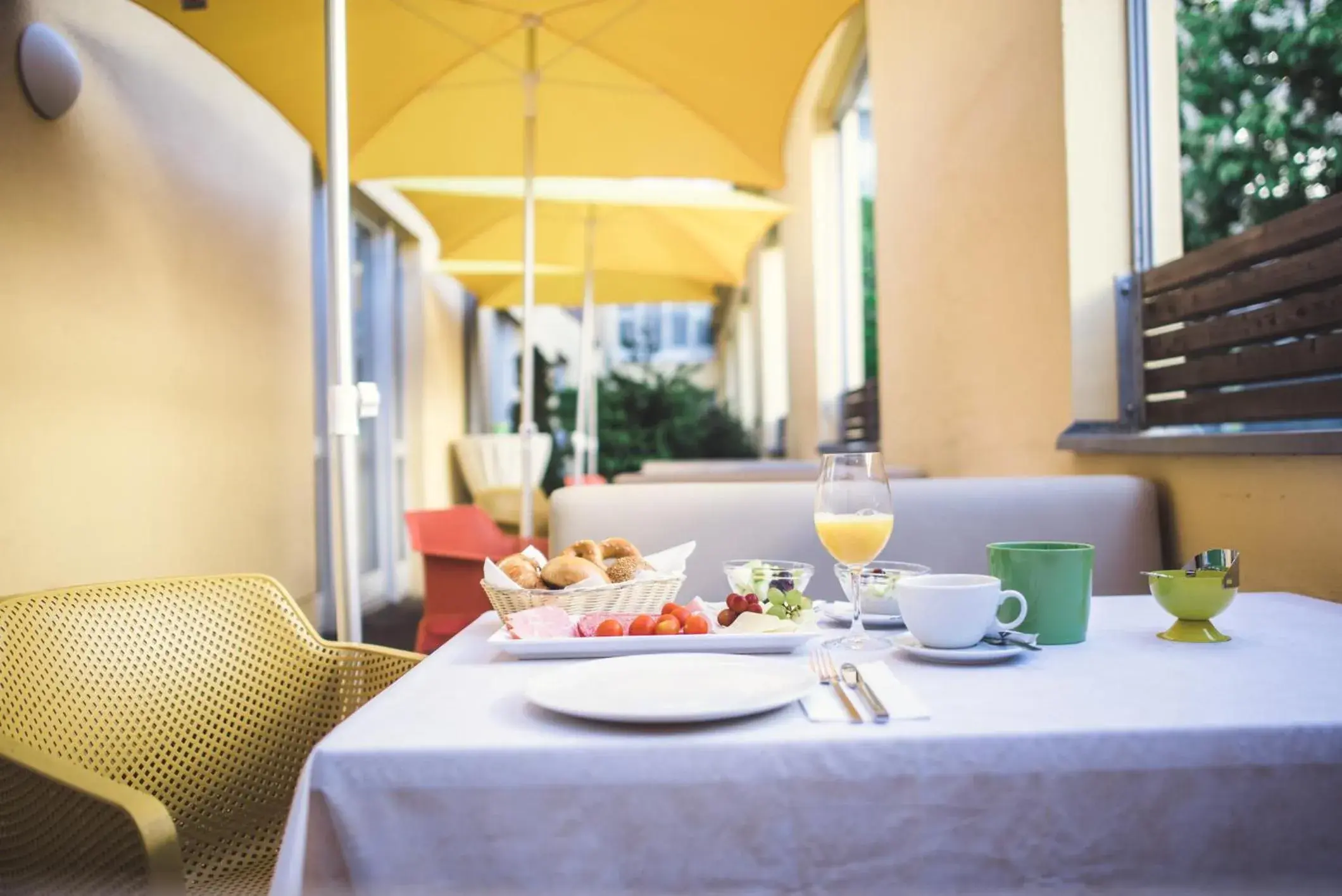 Balcony/Terrace, Restaurant/Places to Eat in Hotel Central Regensburg CityCentre