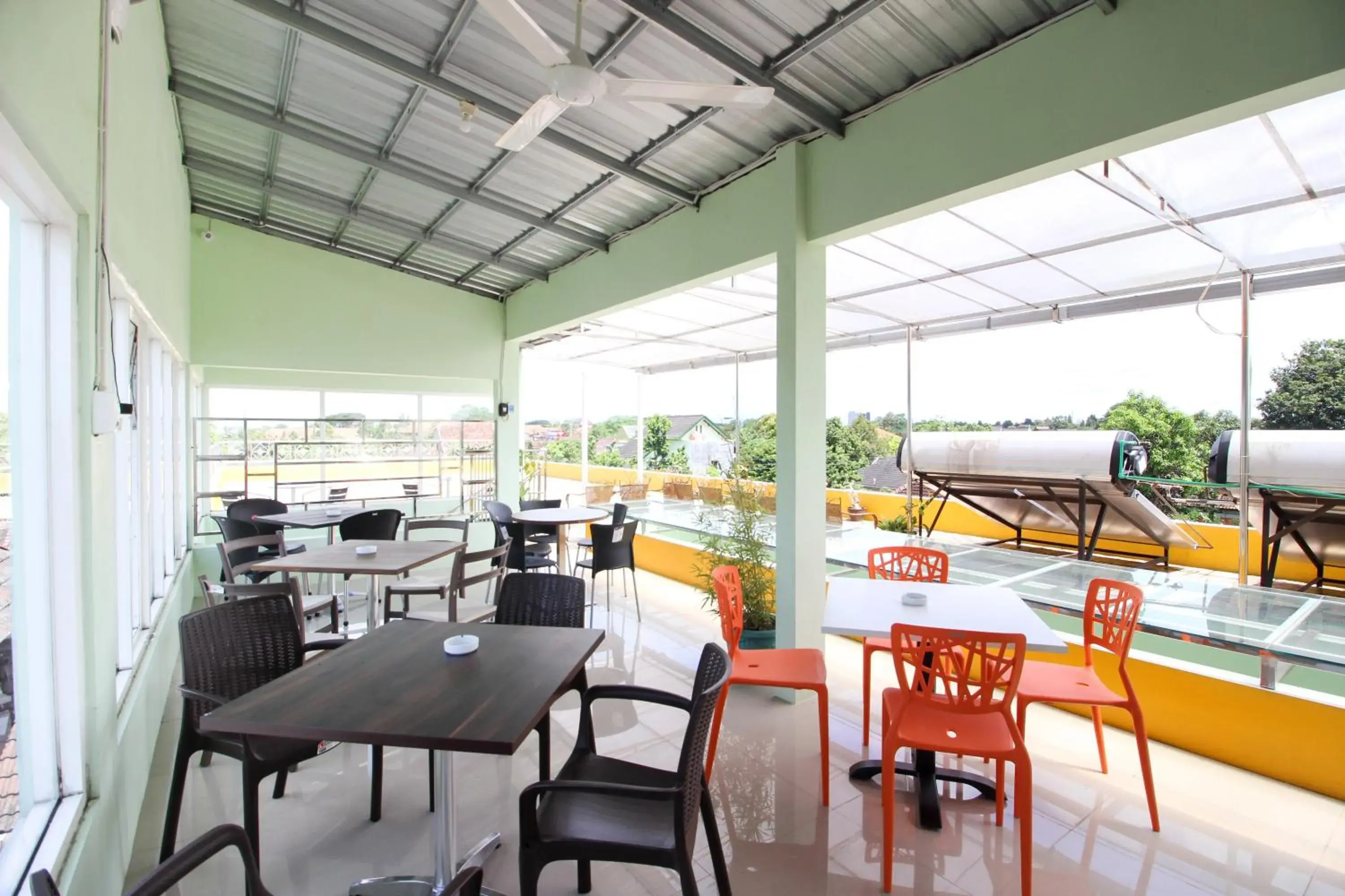 Restaurant/Places to Eat in RedDoorz Plus near Taman Sari